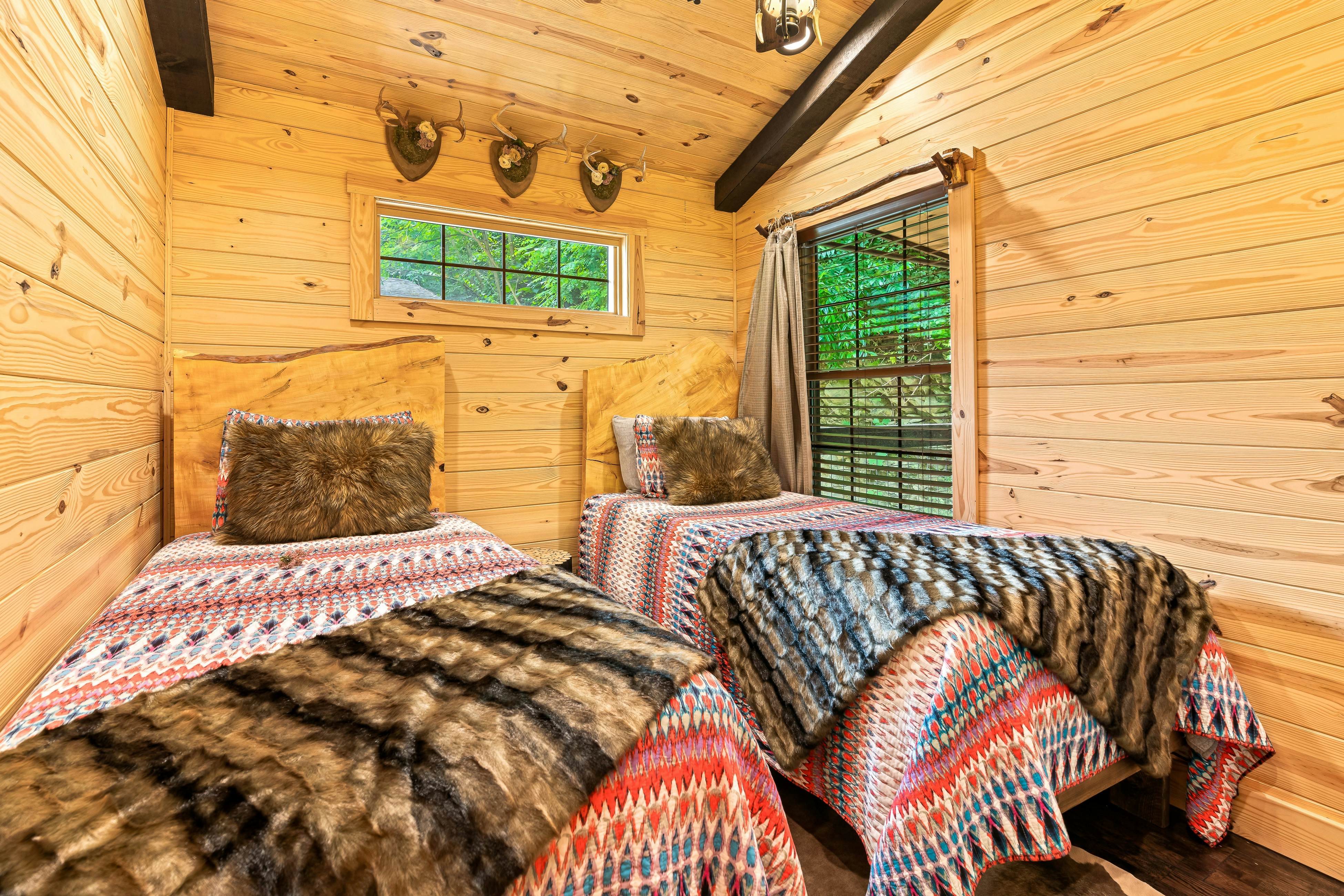 Fairytale Mtn Cottage, Sleeps 6・Hot Tub・Fireplace