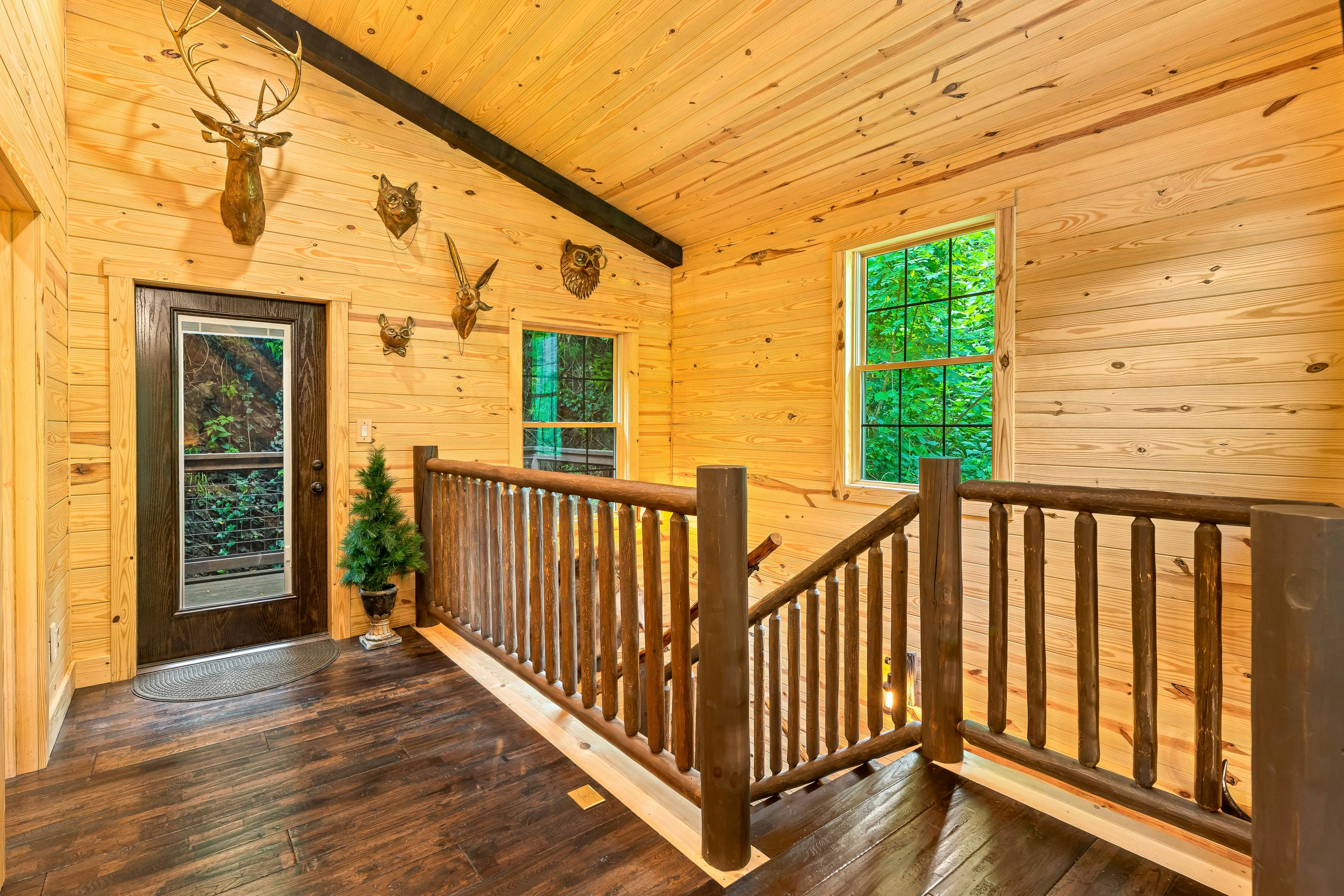 Fairytale Mtn Cottage, Sleeps 6・Hot Tub・Fireplace