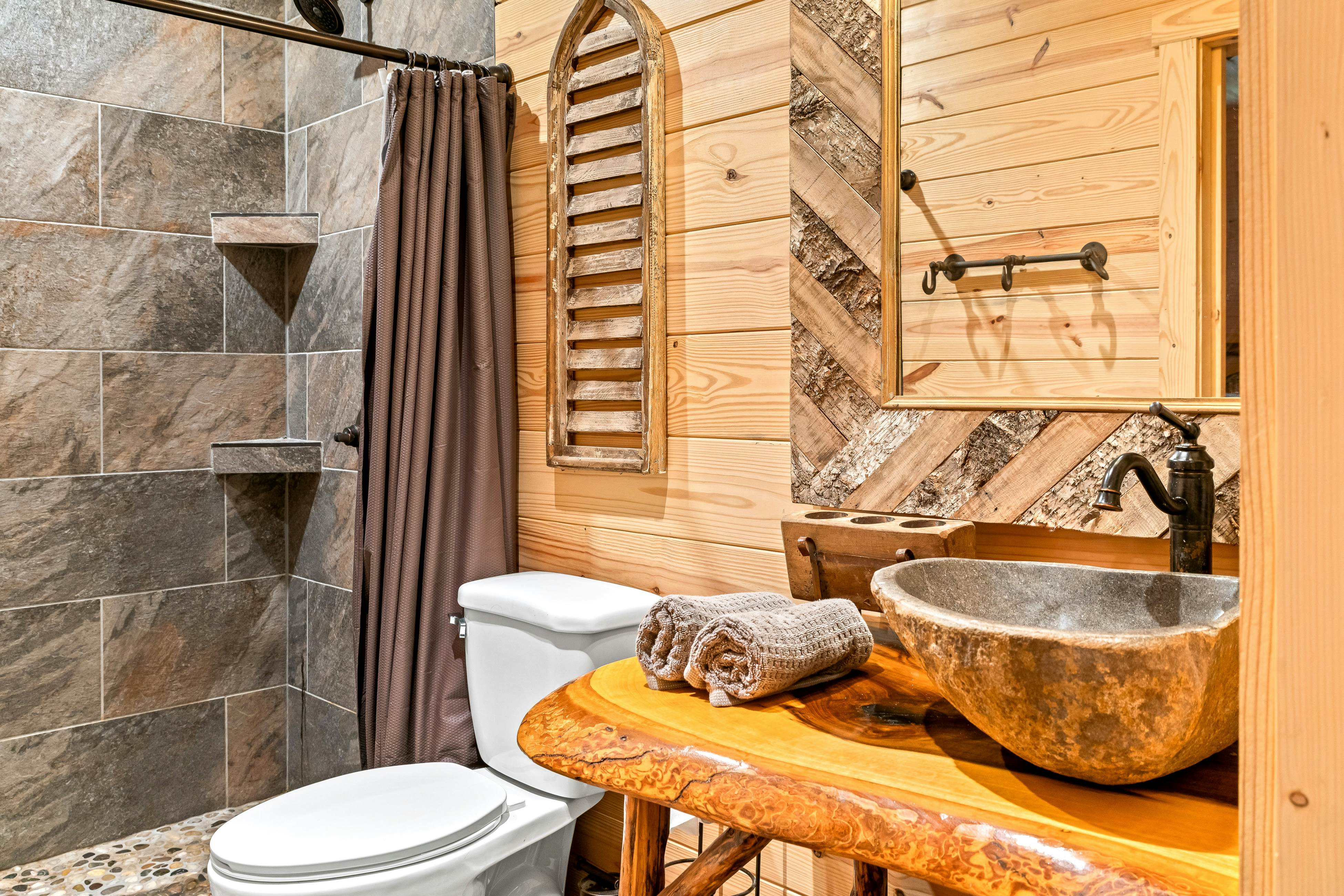 Fairytale Mtn Cottage, Sleeps 6・Hot Tub・Fireplace