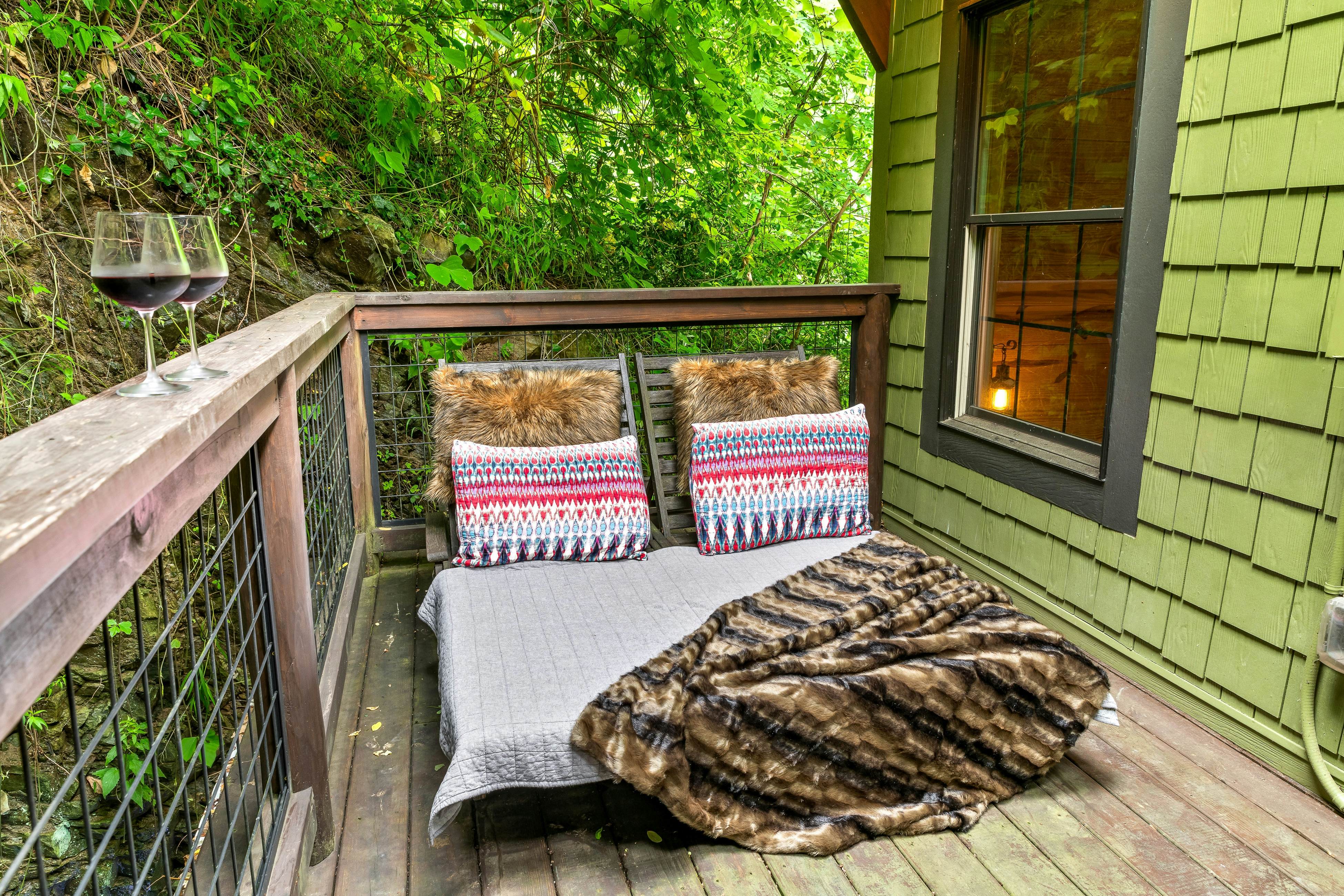 Fairytale Mtn Cottage, Sleeps 6・Hot Tub・Fireplace