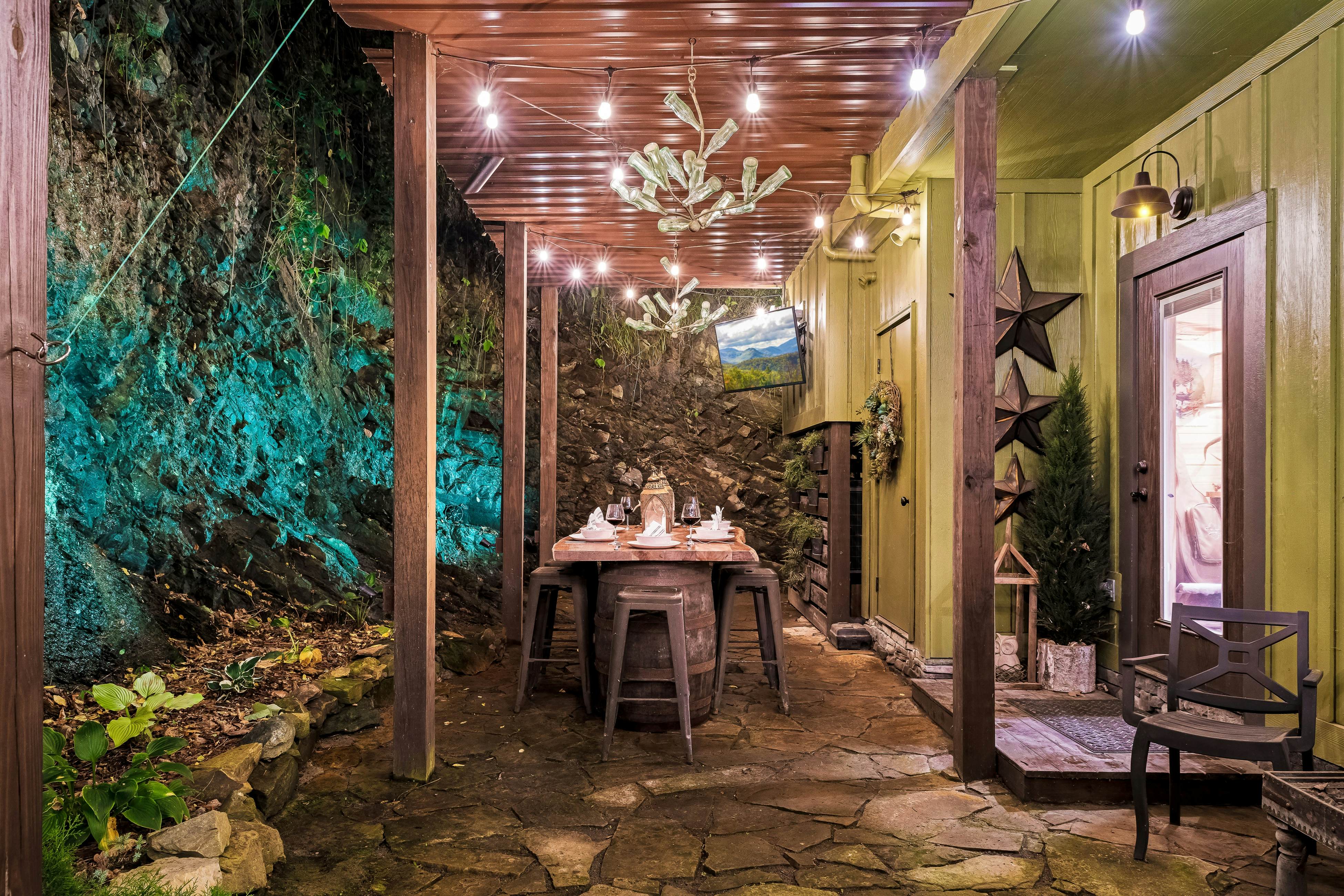 Fairytale Mtn Cottage, Sleeps 6・Hot Tub・Fireplace