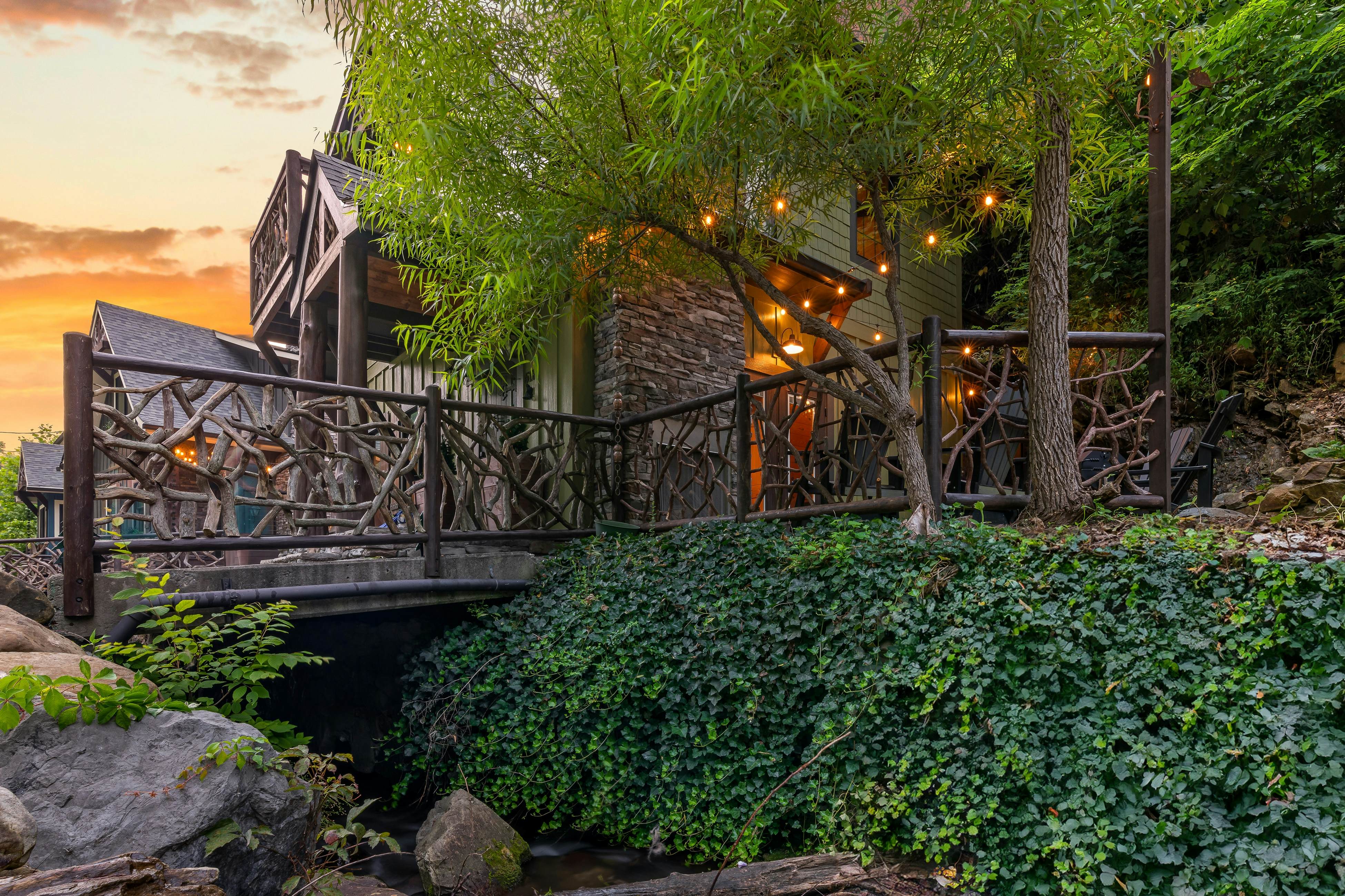 Fairytale Mtn Cottage, Sleeps 6・Hot Tub・Fireplace