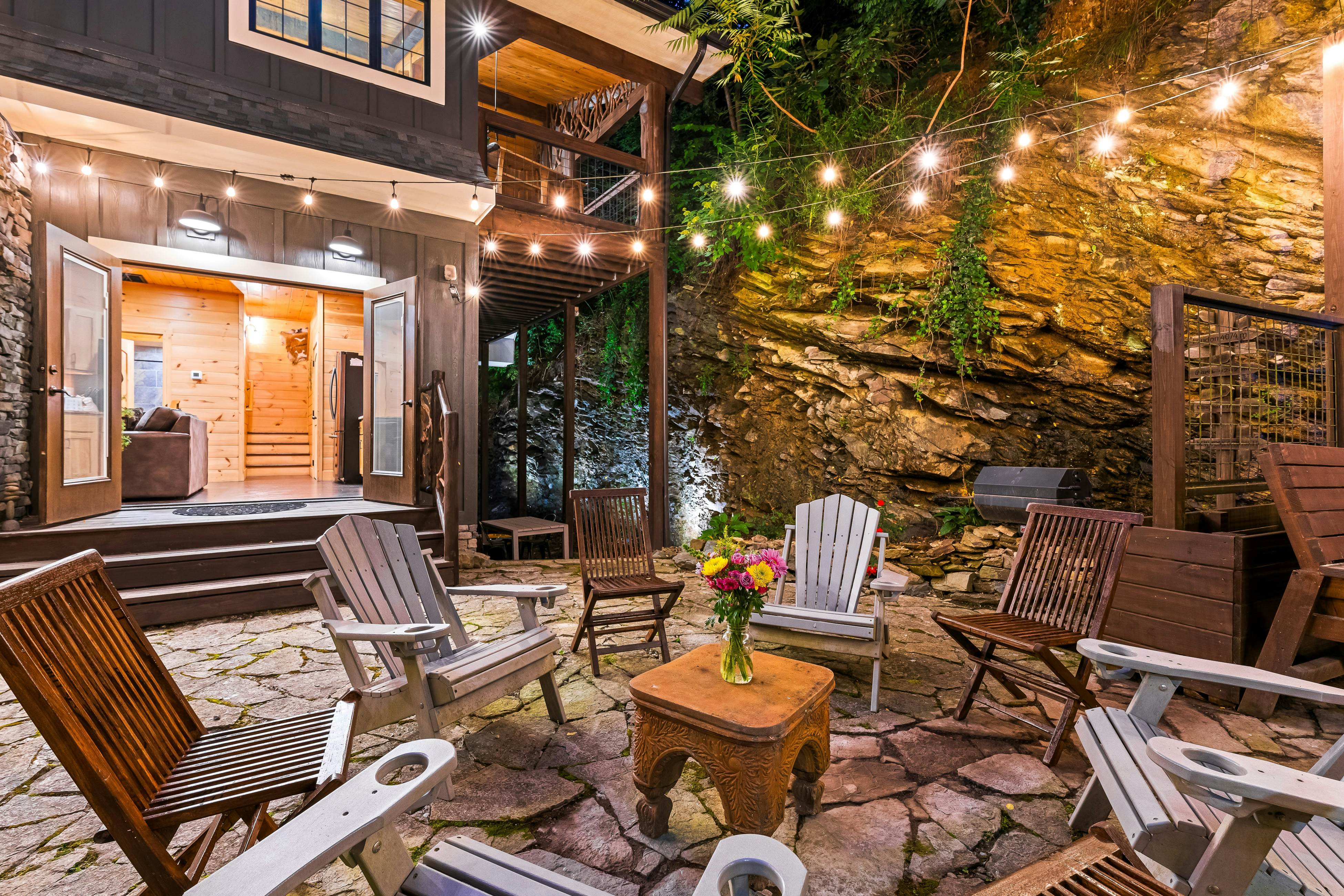 Fairytale Mtn Cottage, Sleeps 6・Hot Tub・Fireplace