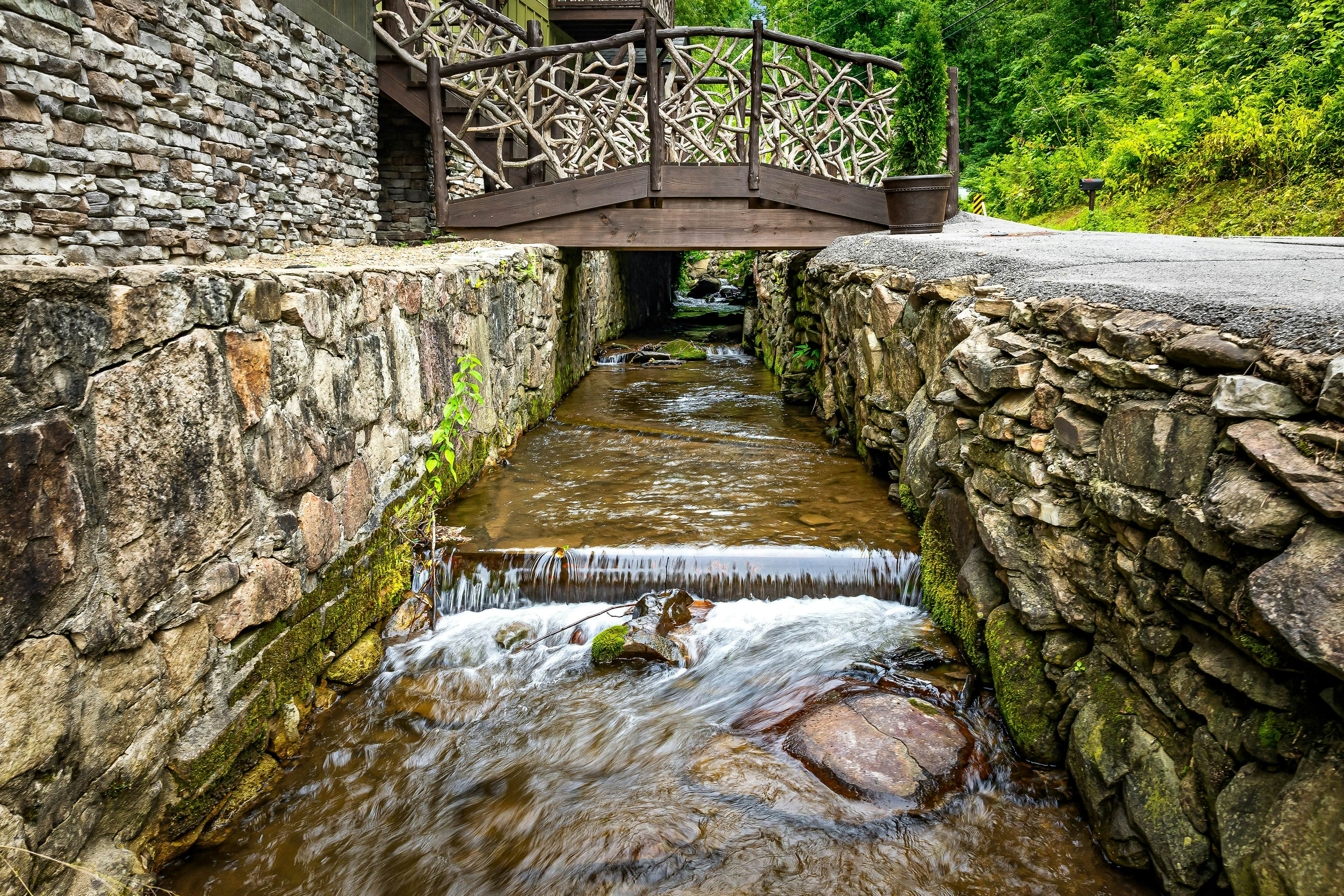 Fairytale Mtn Cottage, Sleeps 6・Hot Tub・Fireplace