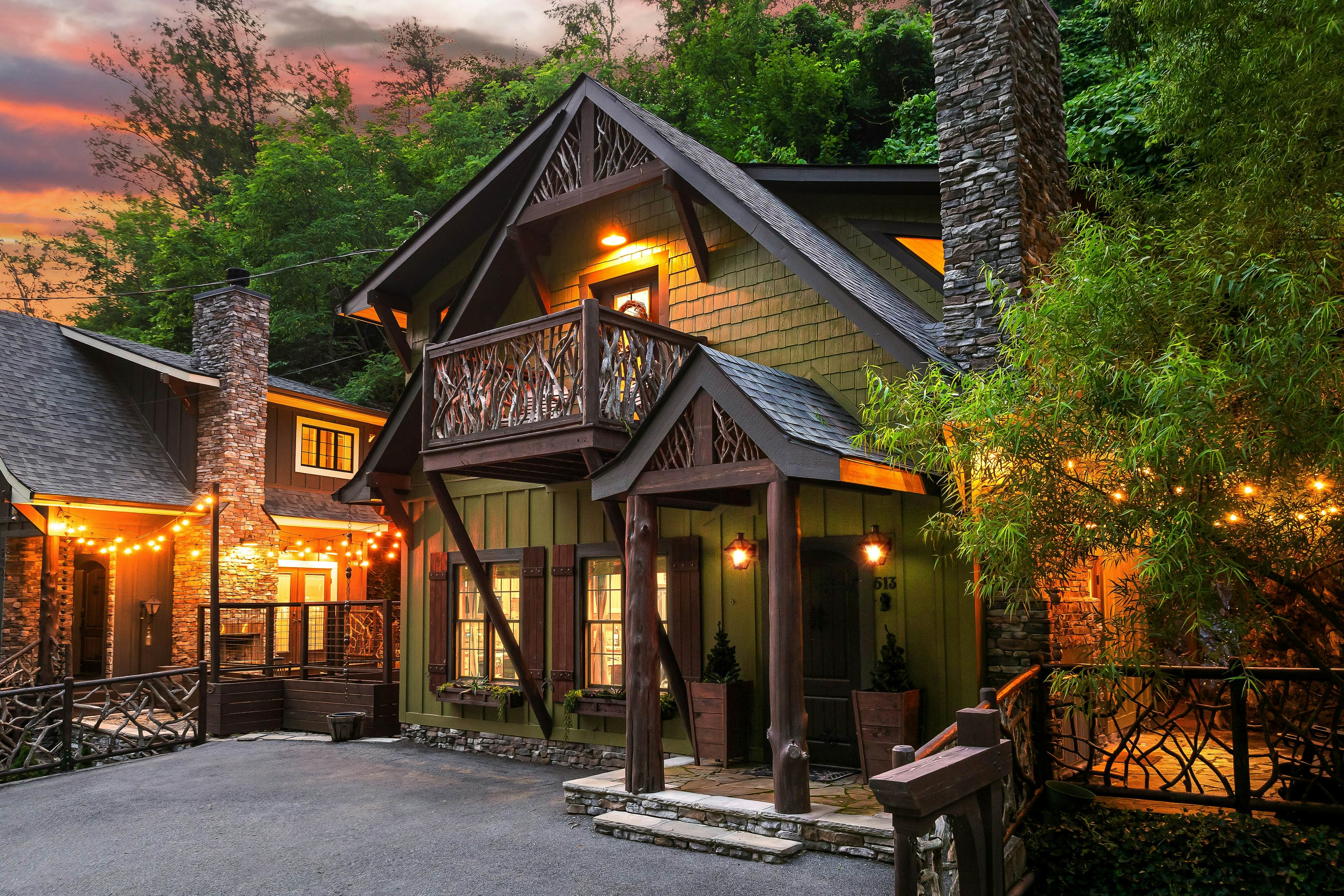 Fairytale Mtn Cottage, Sleeps 6・Hot Tub・Fireplace