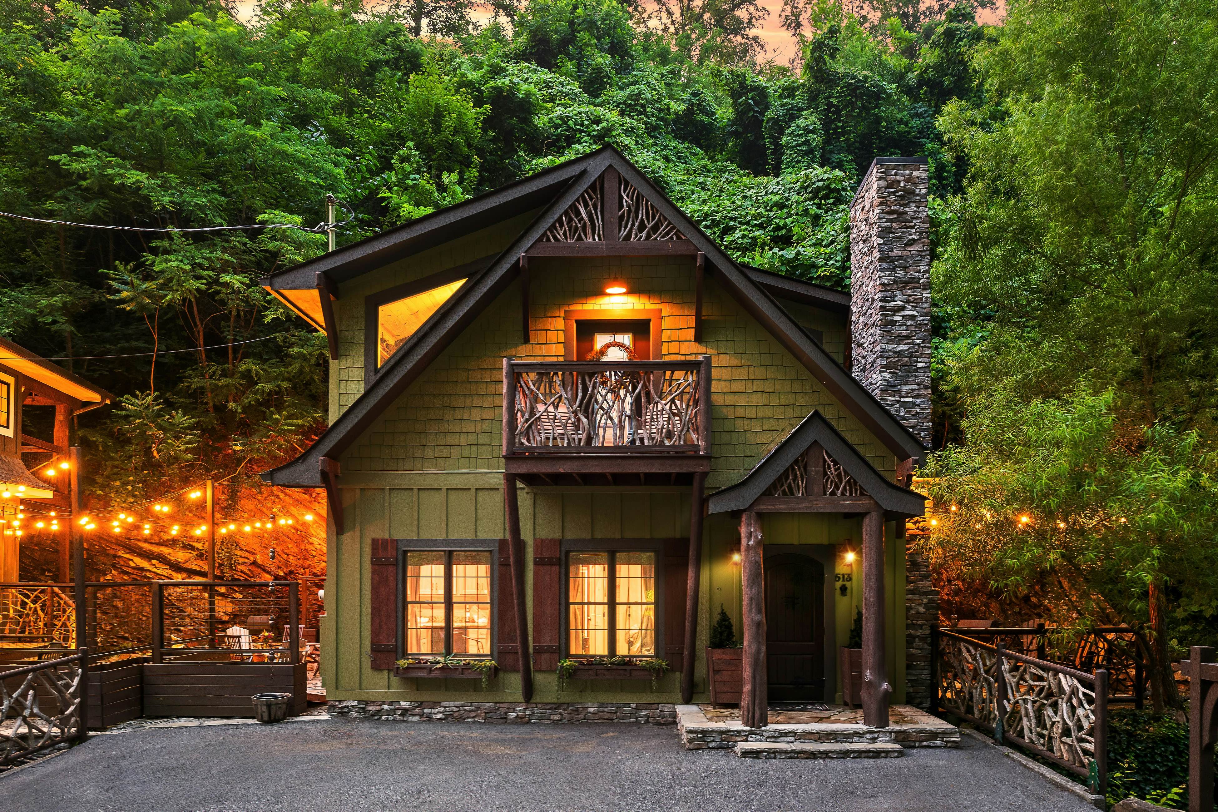 Fairytale Mtn Cottage, Sleeps 6・Hot Tub・Fireplace