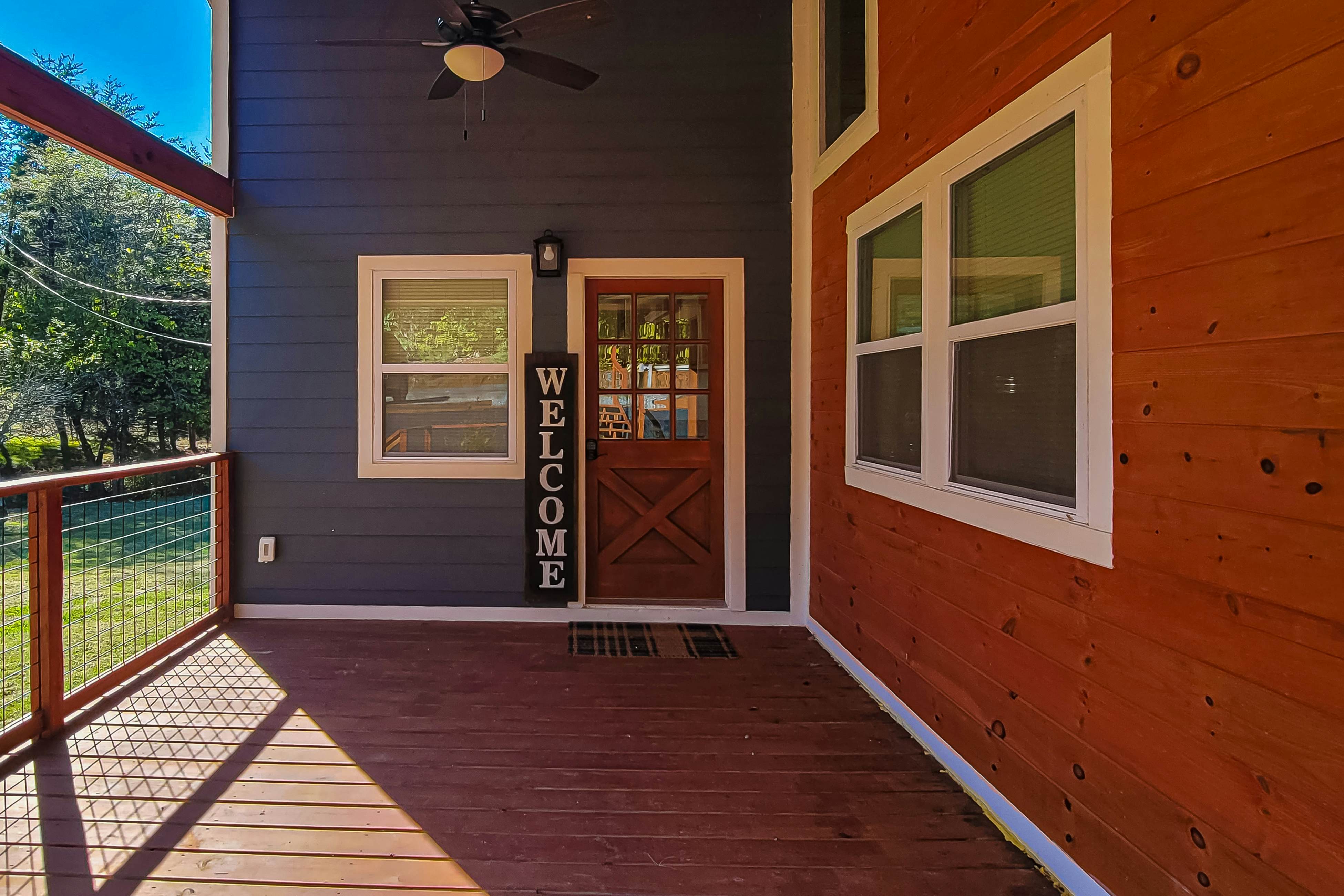 Cozy Home, Sleeps 6・Hot Tub・Fire Pit・Free Ticket