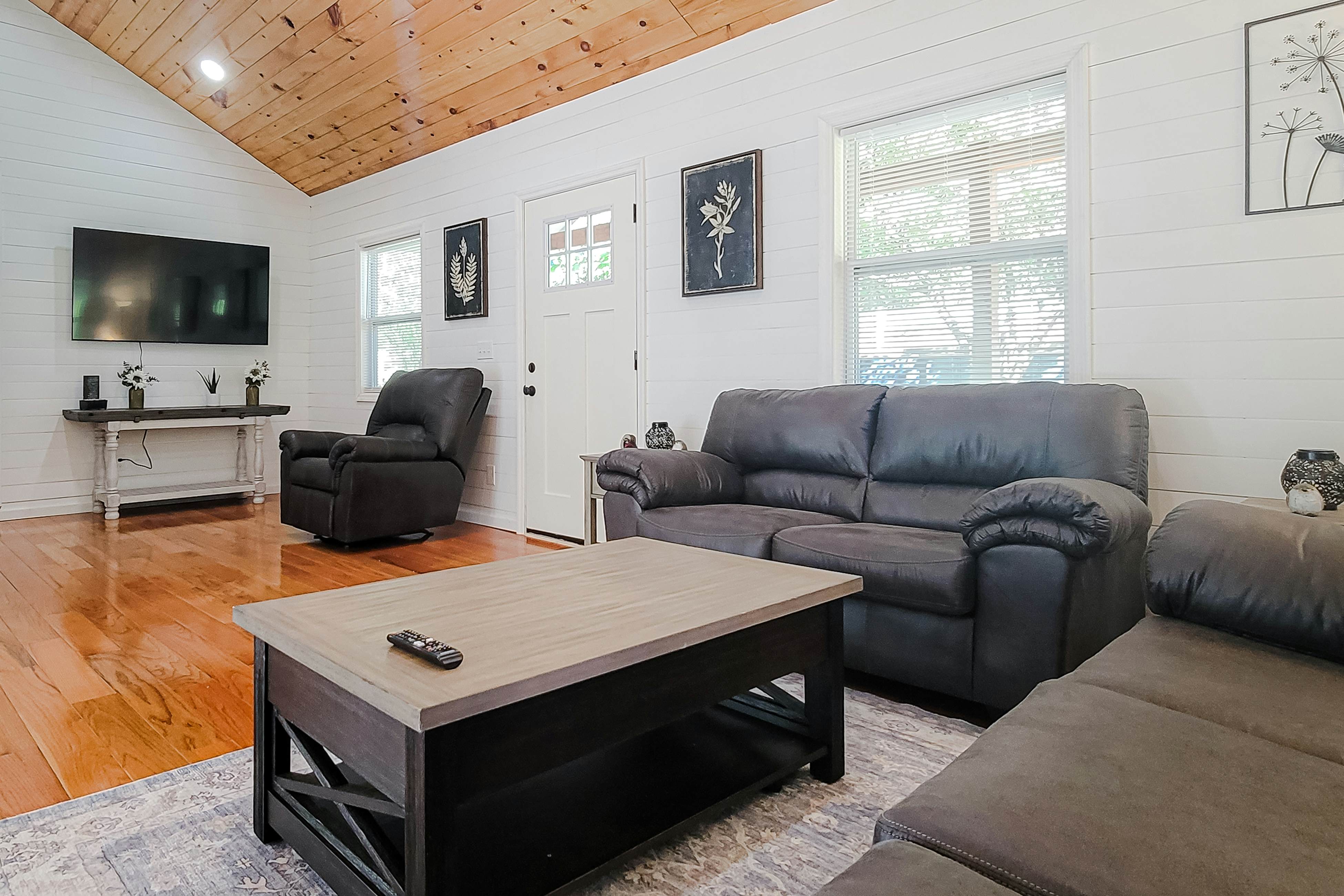 Cozy Home, Sleeps 6・Hot Tub・Fire Pit・Free Ticket