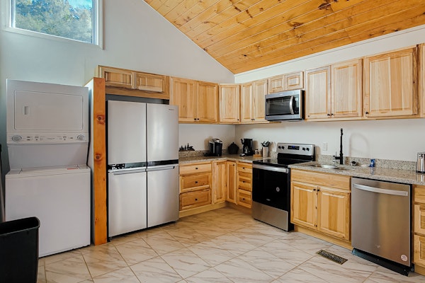 Cozy Home, Sleeps 6・Hot Tub・Fire Pit・Free Ticket