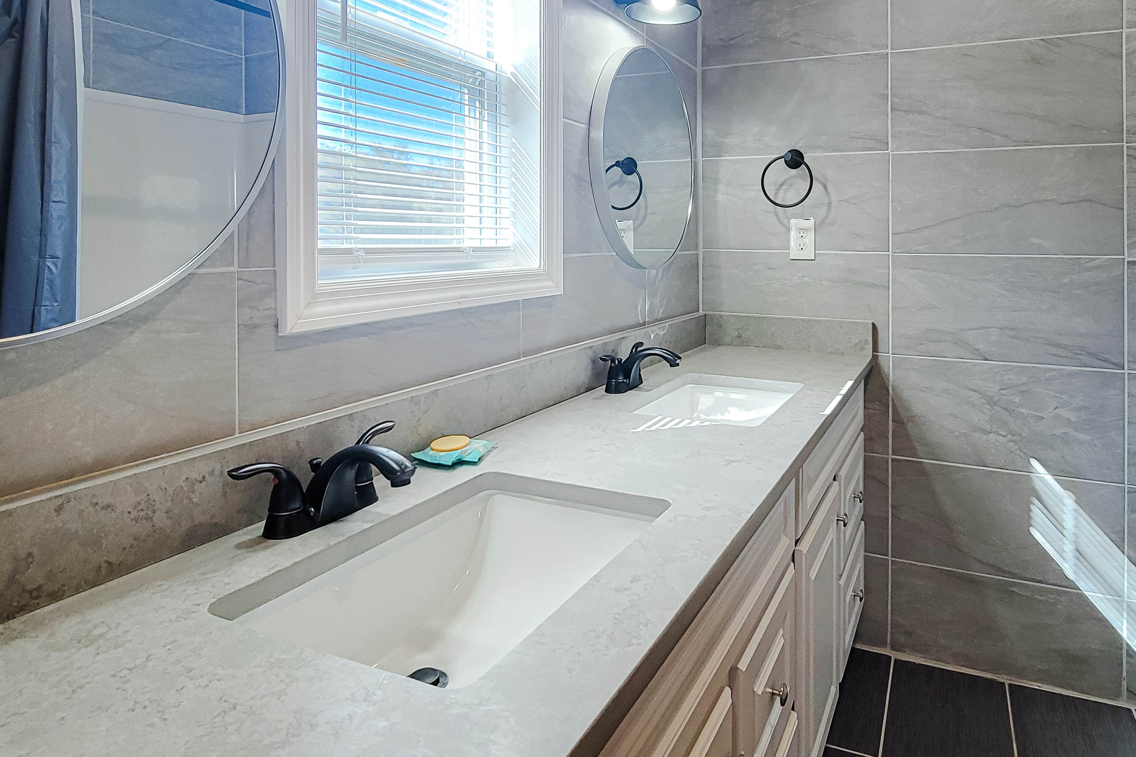 Cozy Home, Sleeps 6・Hot Tub・Fire Pit・Free Ticket