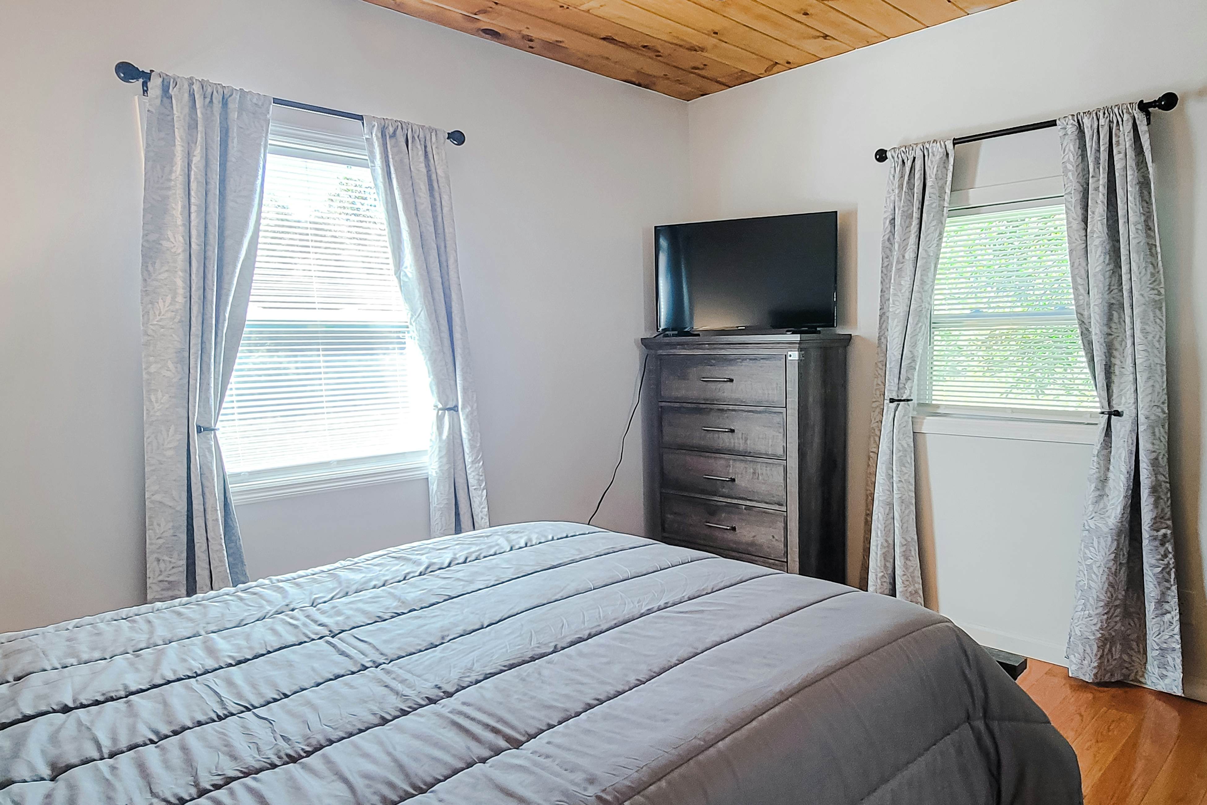 Cozy Home, Sleeps 6・Hot Tub・Fire Pit・Free Ticket