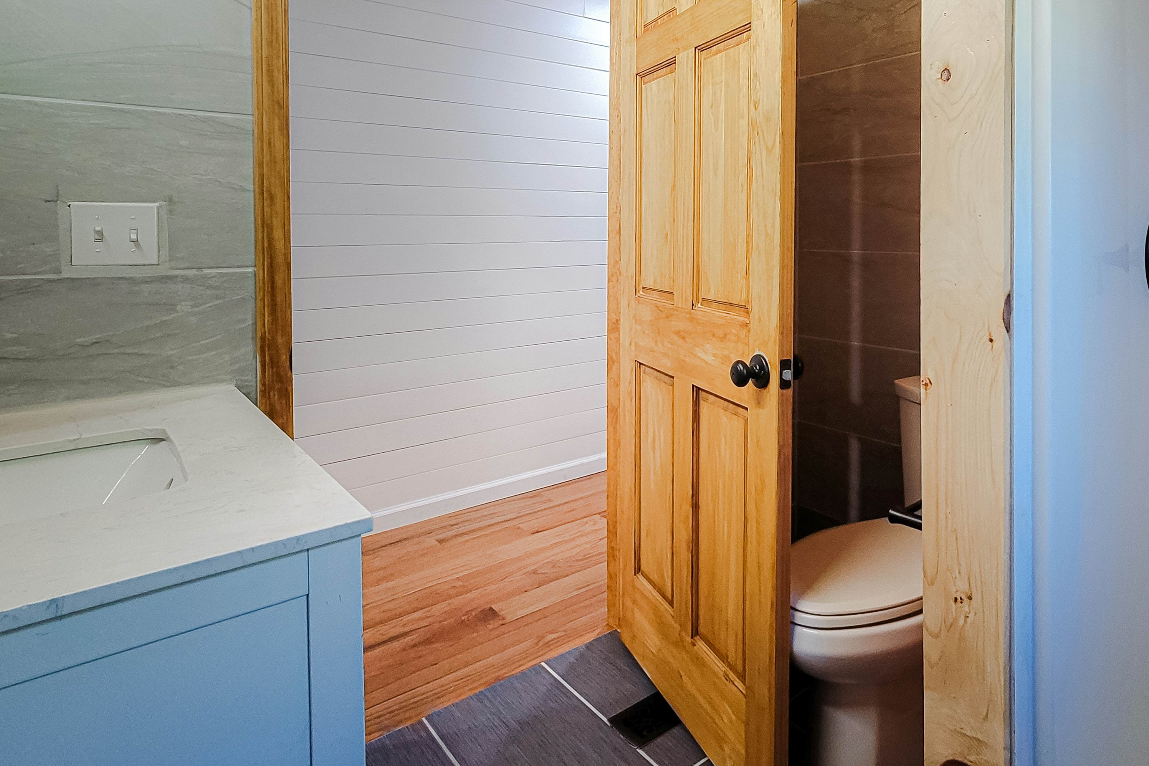 Cozy Home, Sleeps 6・Hot Tub・Fire Pit・Free Ticket