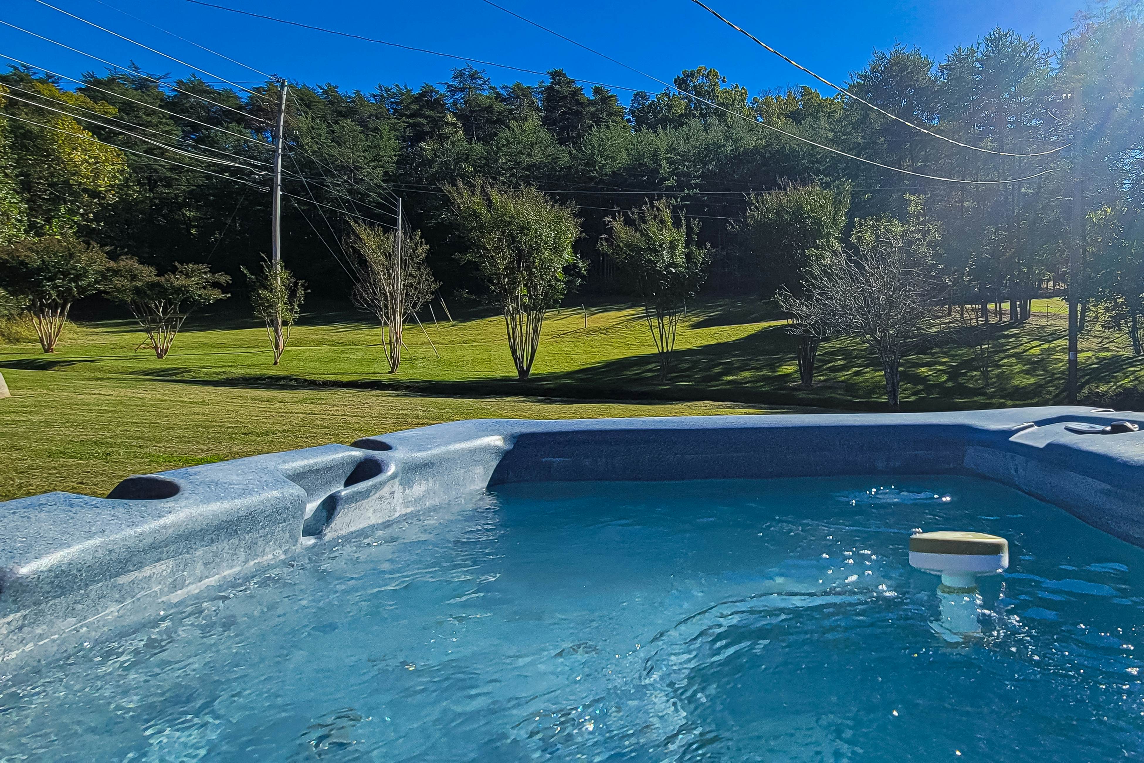 Cozy Home, Sleeps 6・Hot Tub・Fire Pit・Free Ticket