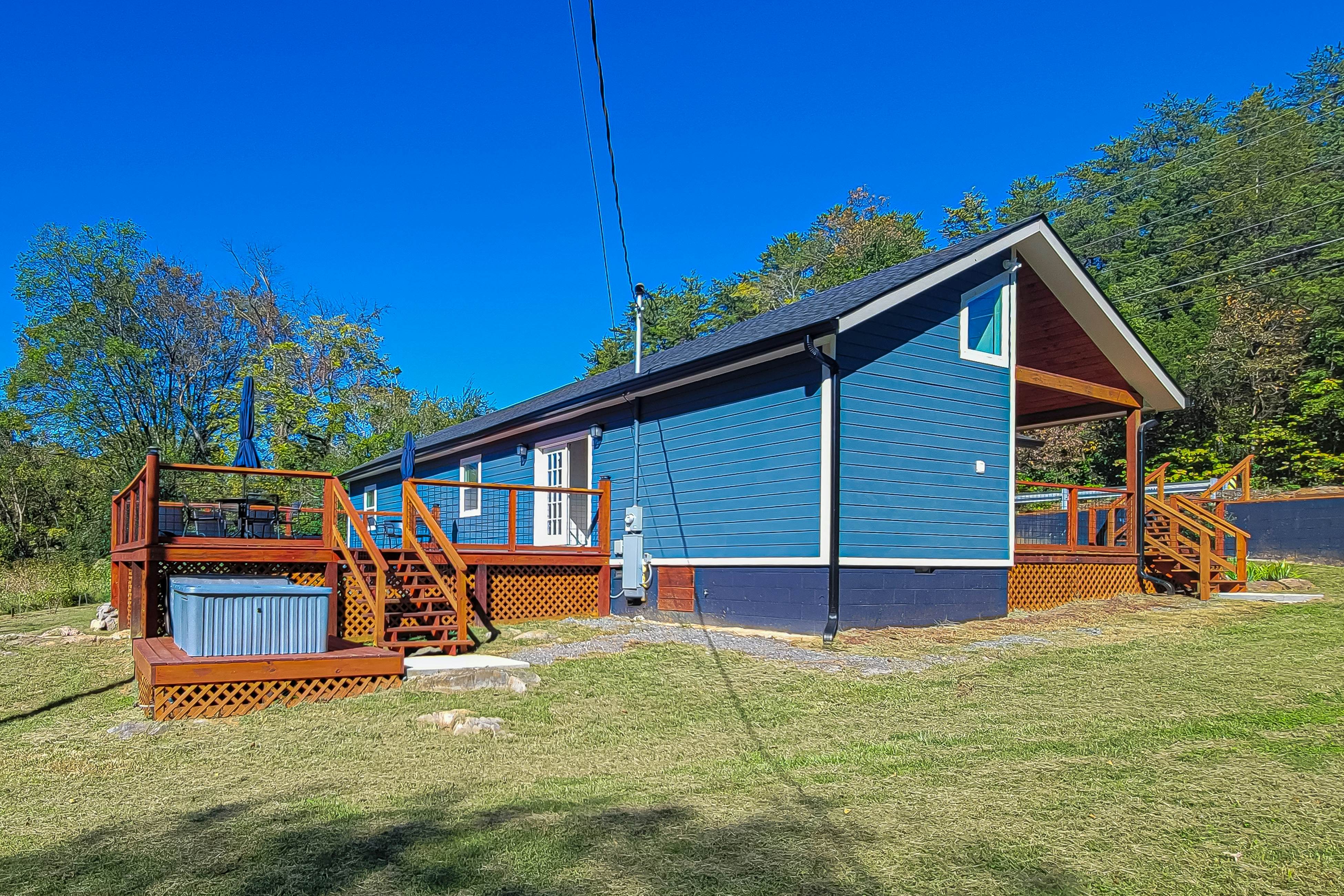 Cozy Home, Sleeps 6・Hot Tub・Fire Pit・Free Ticket