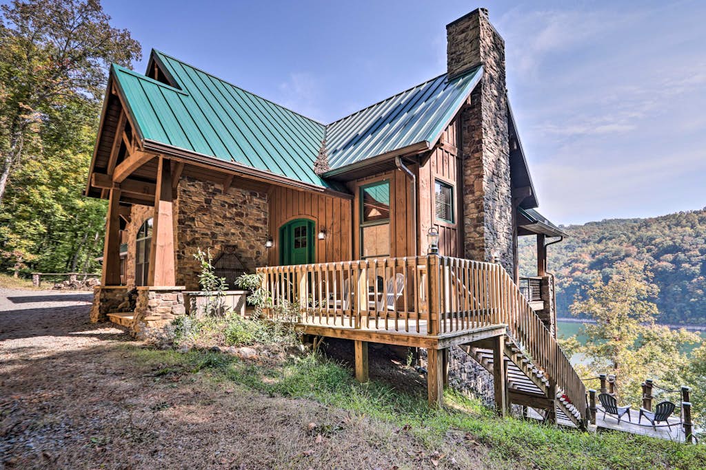 Lakefront Cabin, Sleeps 16, Dock, Fire Pit, Hot Tub