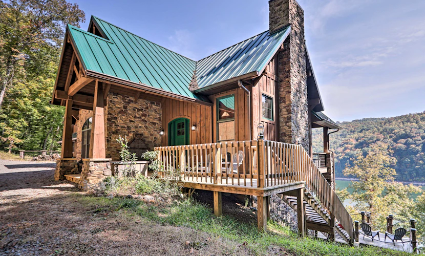 Lakefront Cabin, Sleeps 16, Dock, Fire Pit, Hot Tub