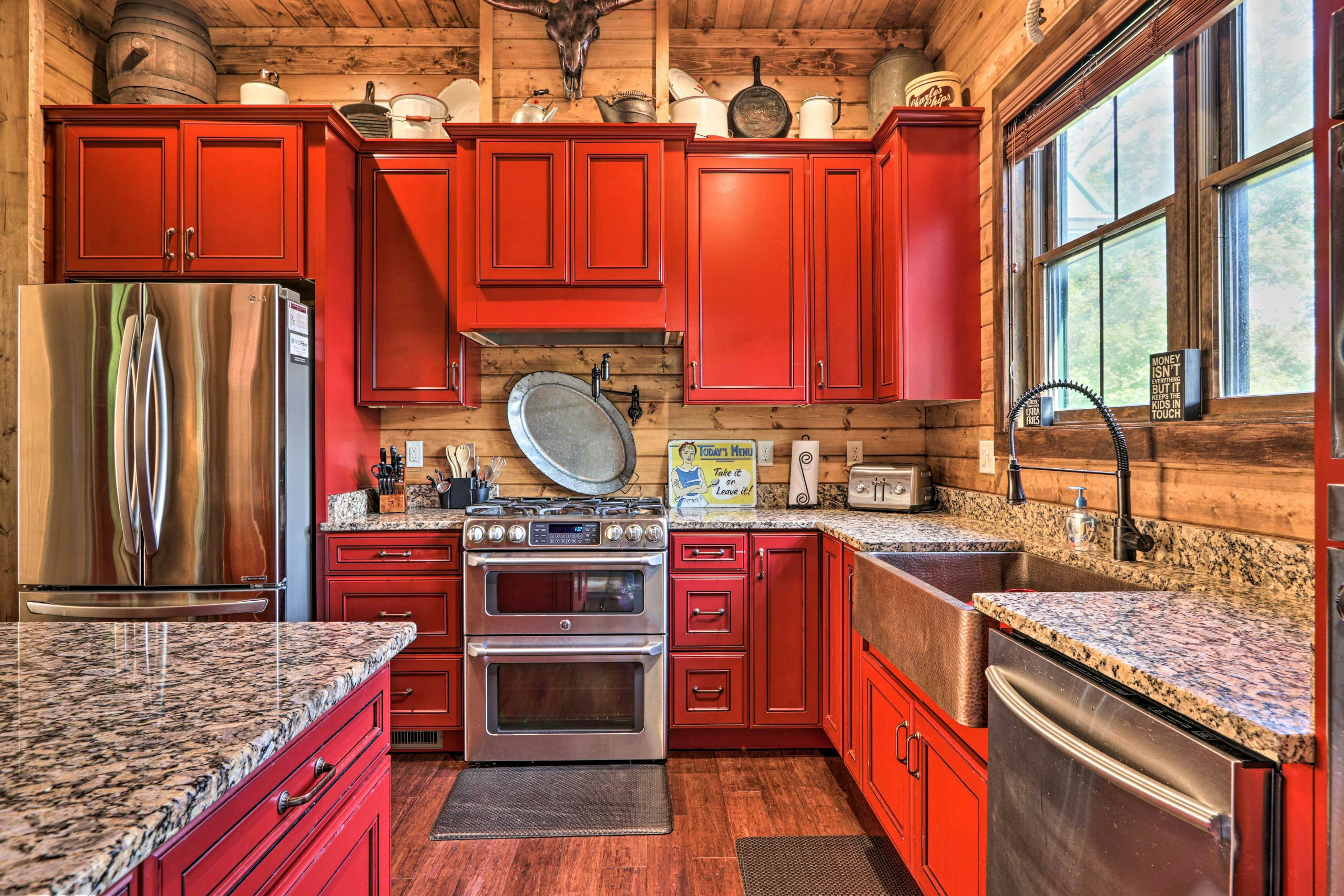 Lakefront cabin with fire pit, lift down to the dock, hot tub, bean bag toss