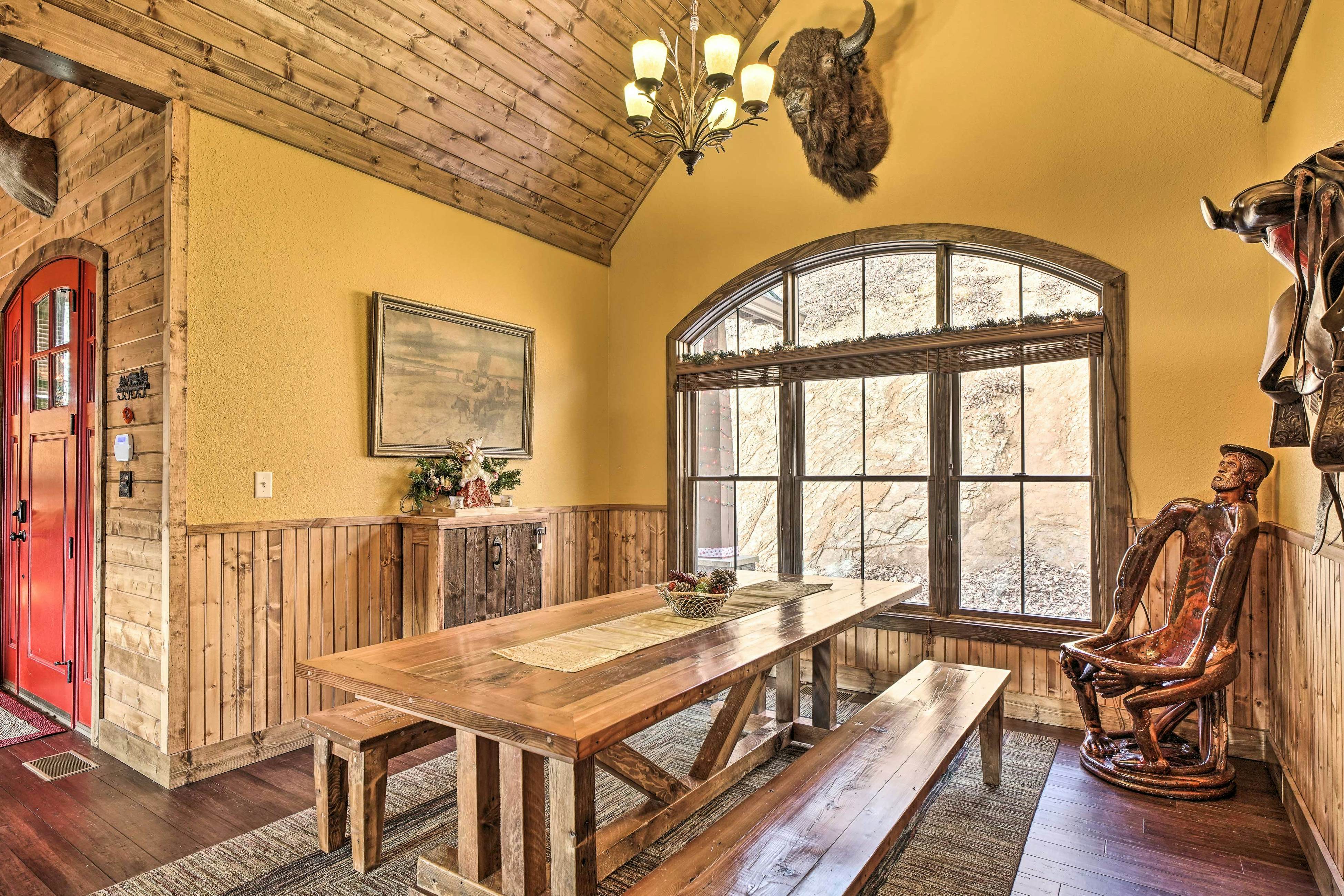 Lakefront cabin with fire pit, lift down to the dock, hot tub, bean bag toss