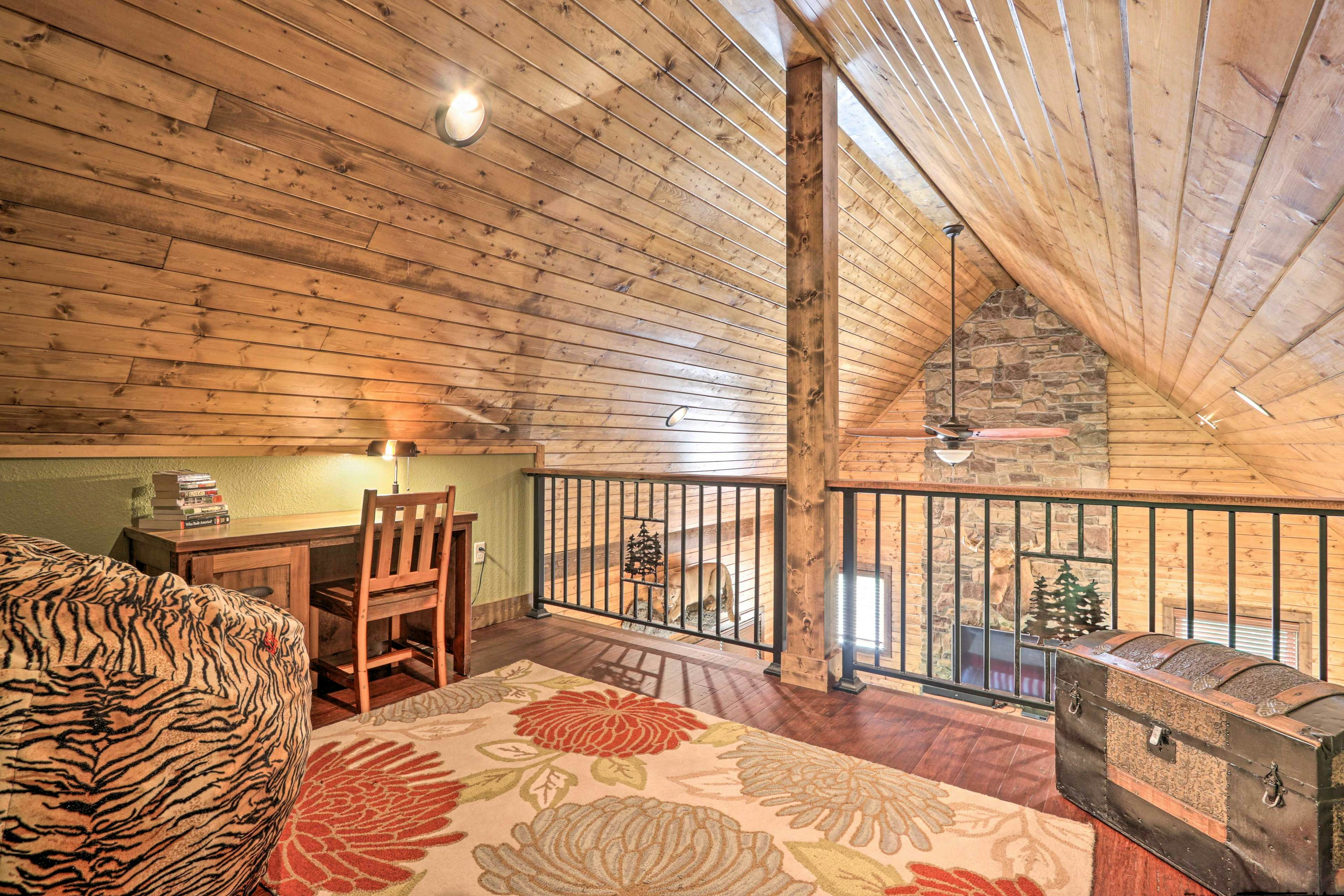 Lakefront cabin with fire pit, lift down to the dock, hot tub, bean bag toss