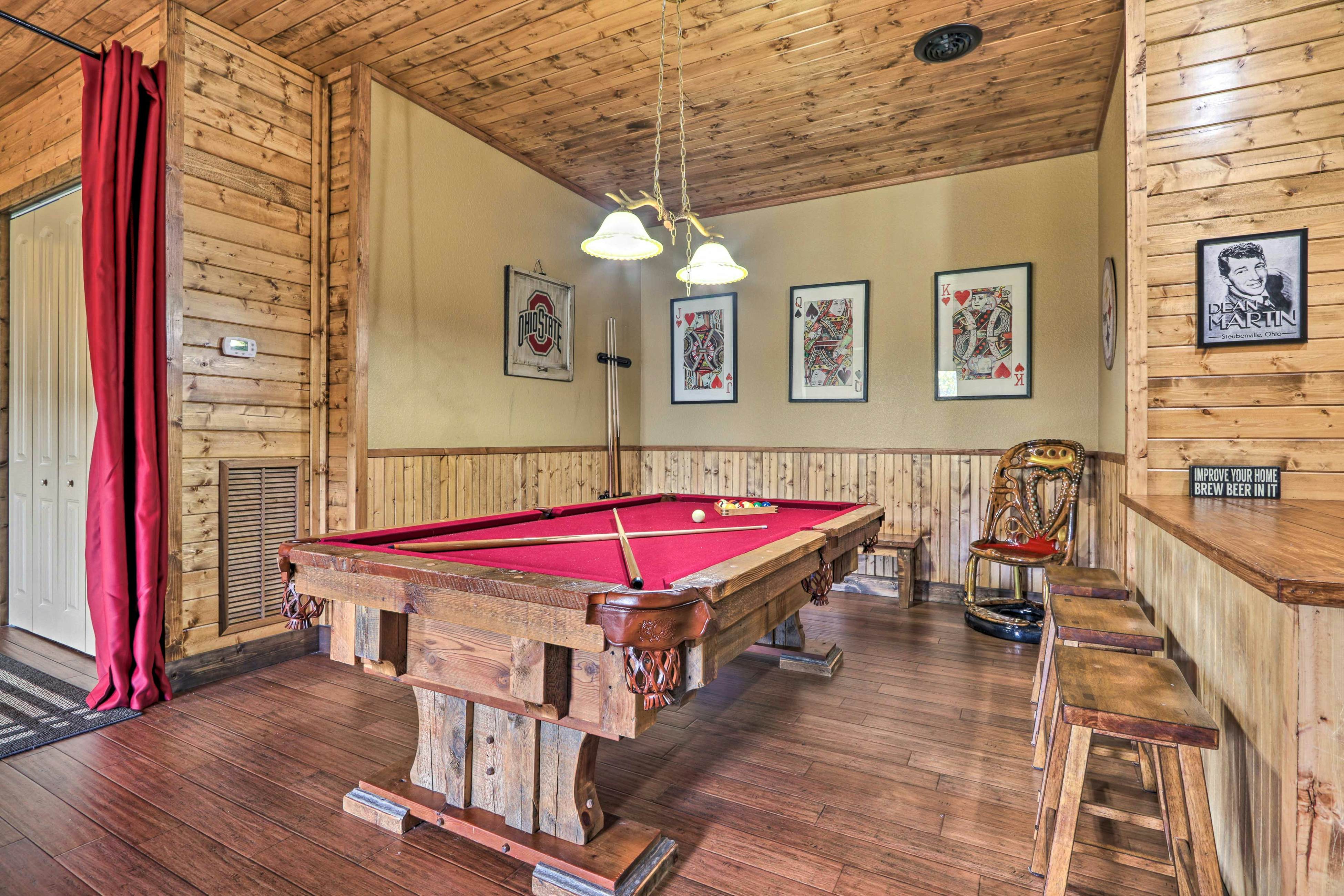 Lakefront cabin with fire pit, lift down to the dock, hot tub, bean bag toss