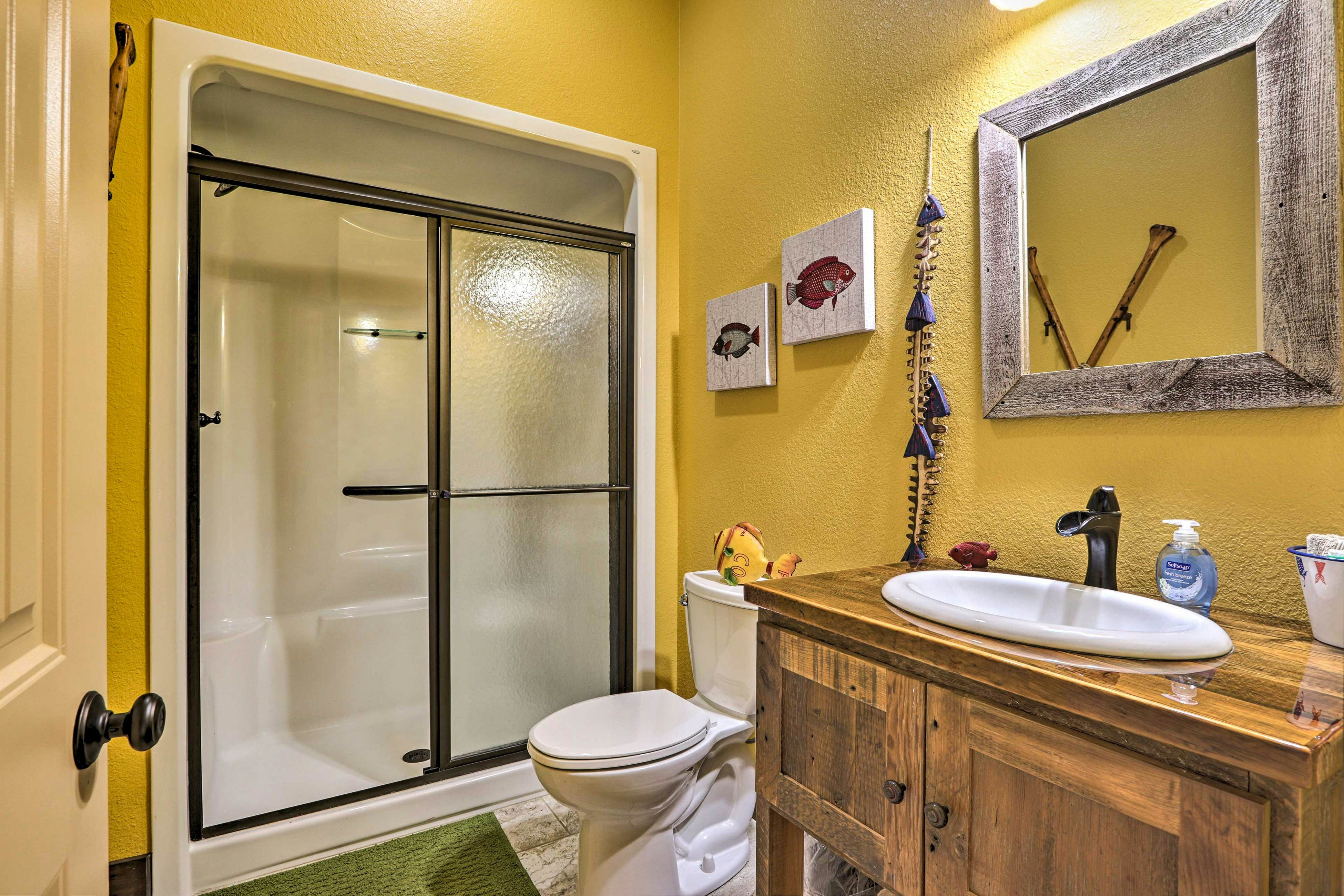 Lakefront cabin with fire pit, lift down to the dock, hot tub, bean bag toss