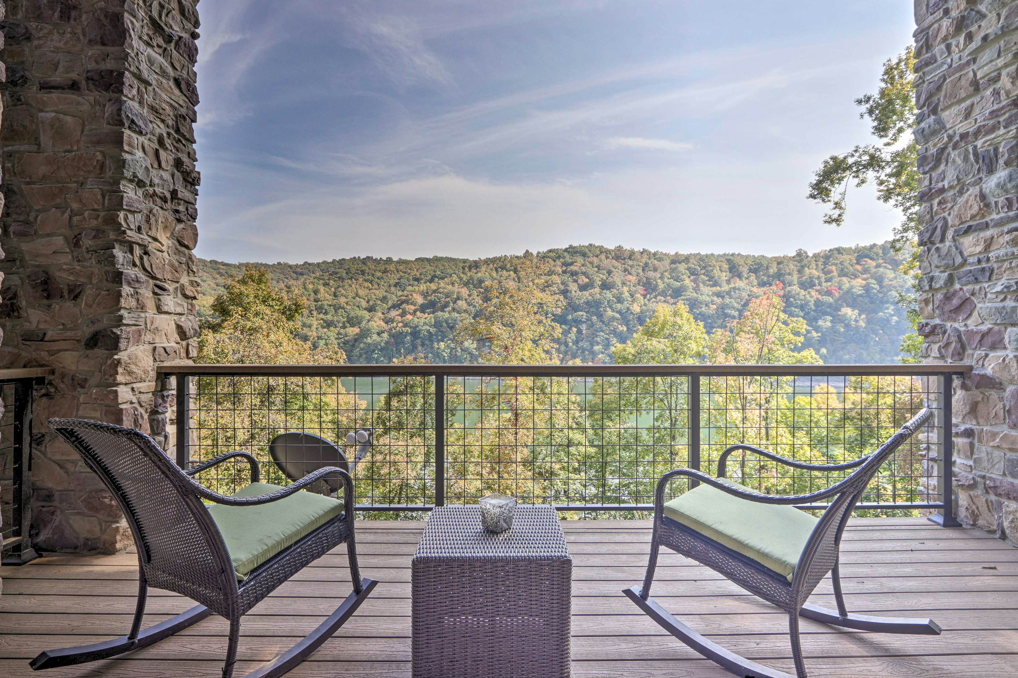 Lakefront cabin with fire pit, lift down to the dock, hot tub, bean bag toss
