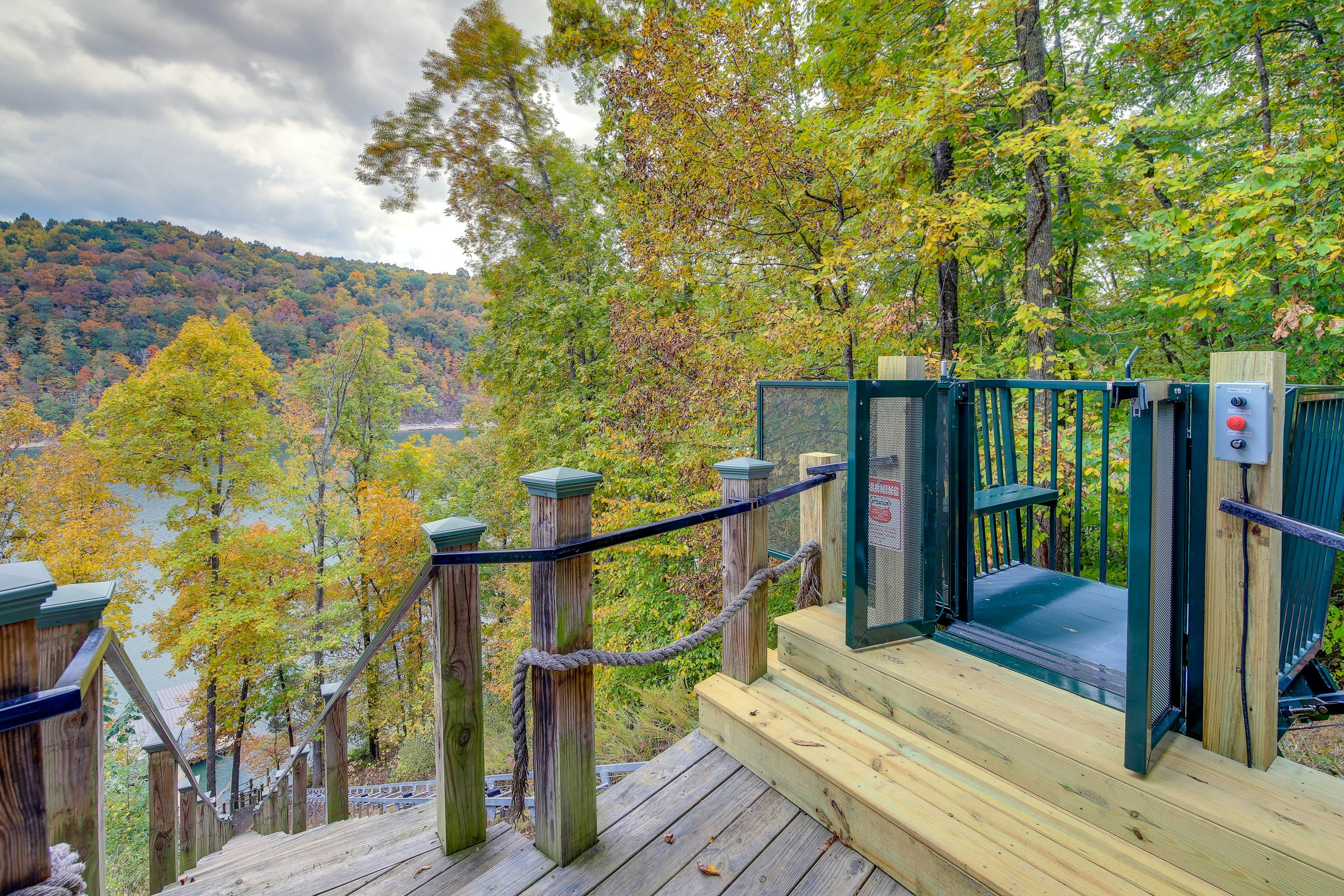 Lakefront cabin with fire pit, lift down to the dock, hot tub, bean bag toss