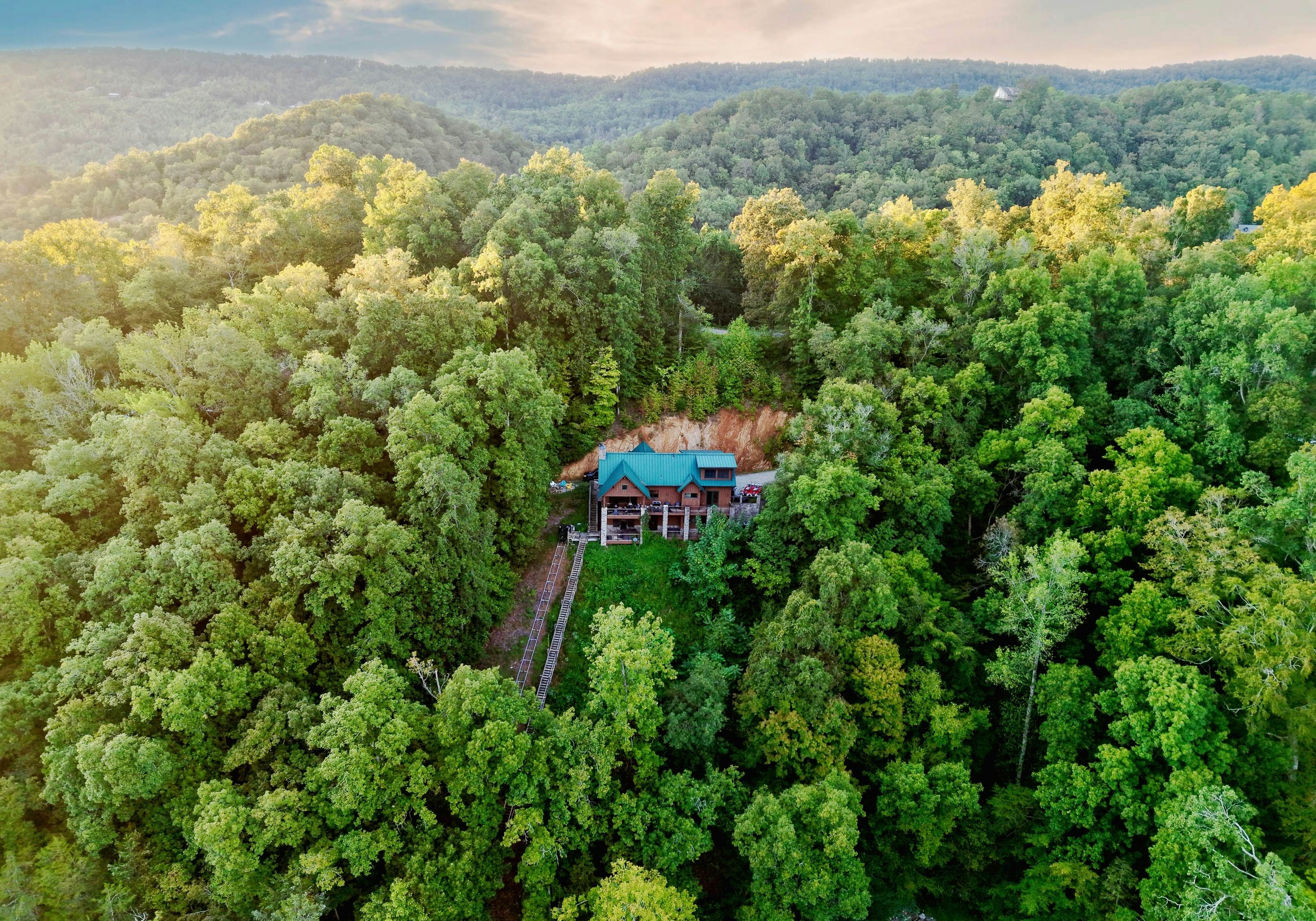 Lakefront cabin with fire pit, lift down to the dock, hot tub, bean bag toss