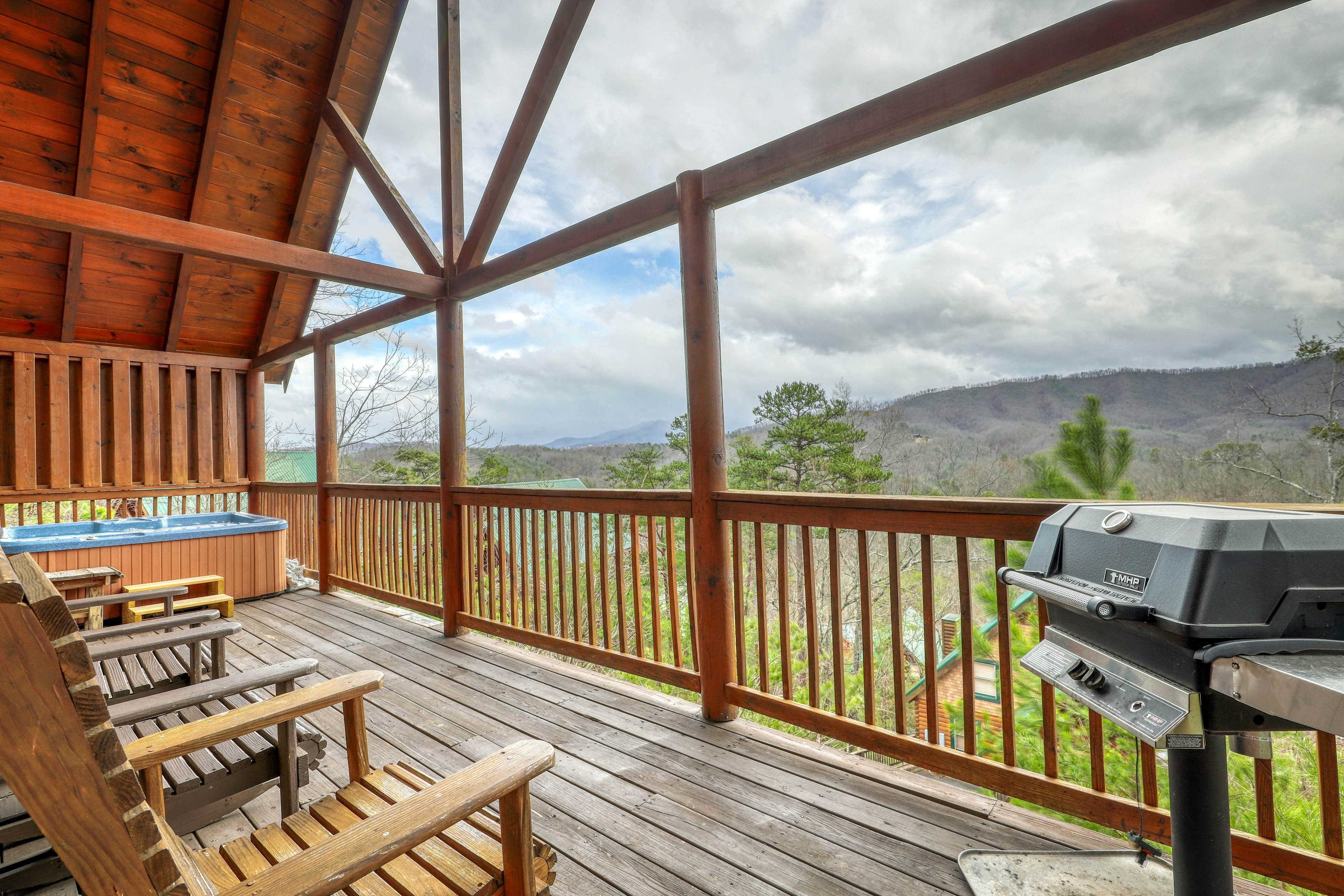 Hilltop cabin w/Free Attraction Tickets, hot tub, game room, views & resort pool
