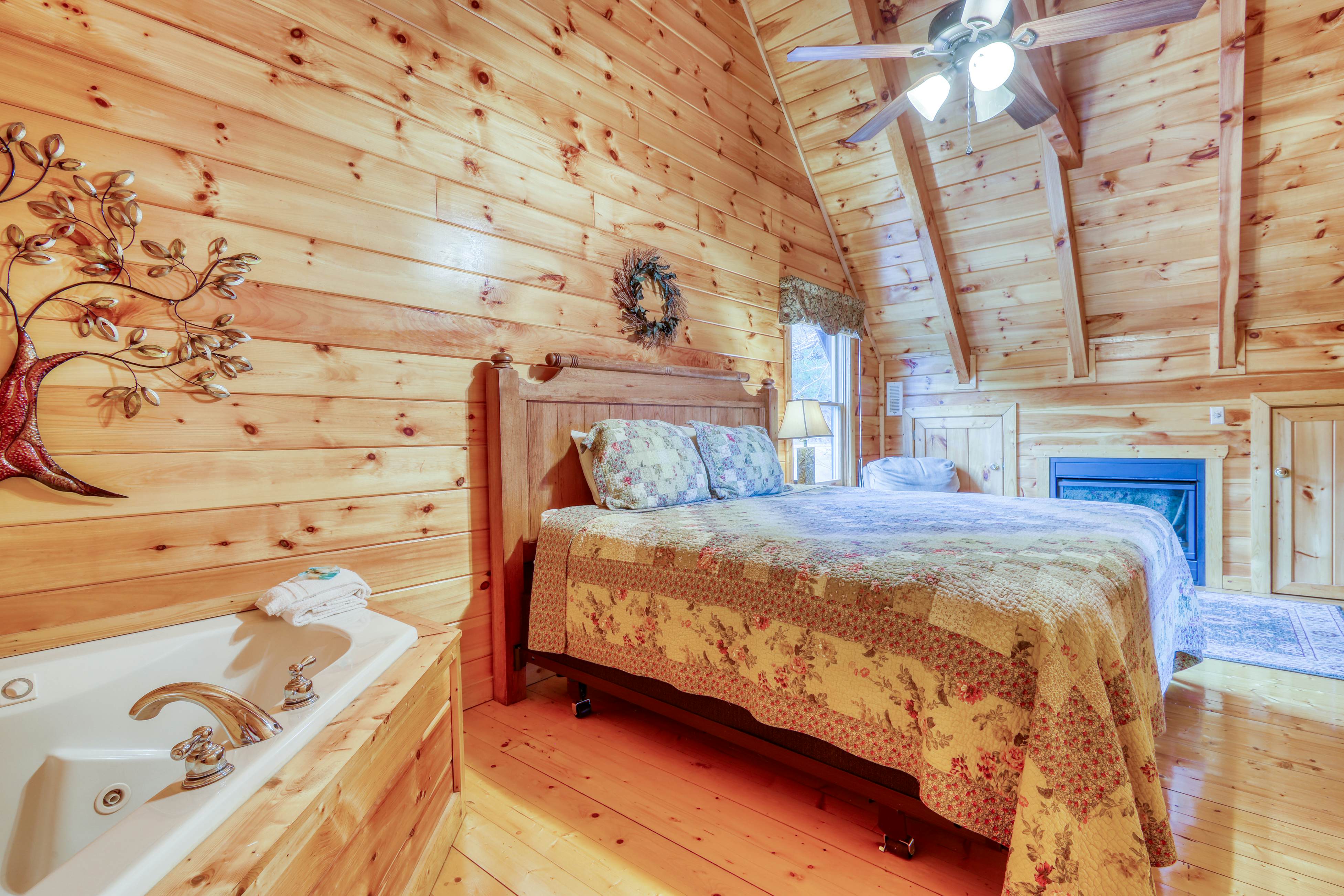 Hilltop cabin w/Free Attraction Tickets, hot tub, game room, views & resort pool