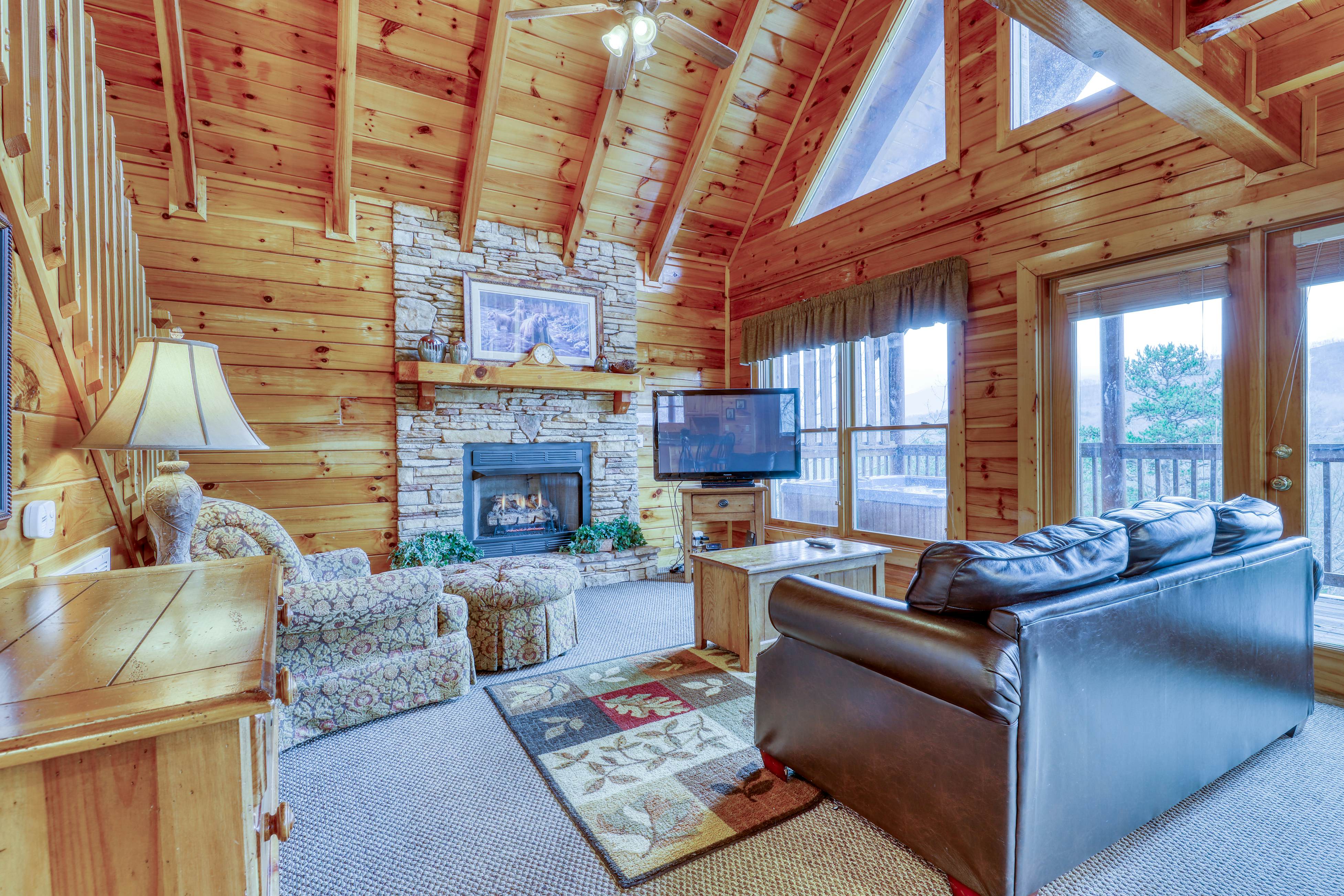 Hilltop cabin w/Free Attraction Tickets, hot tub, game room, views & resort pool