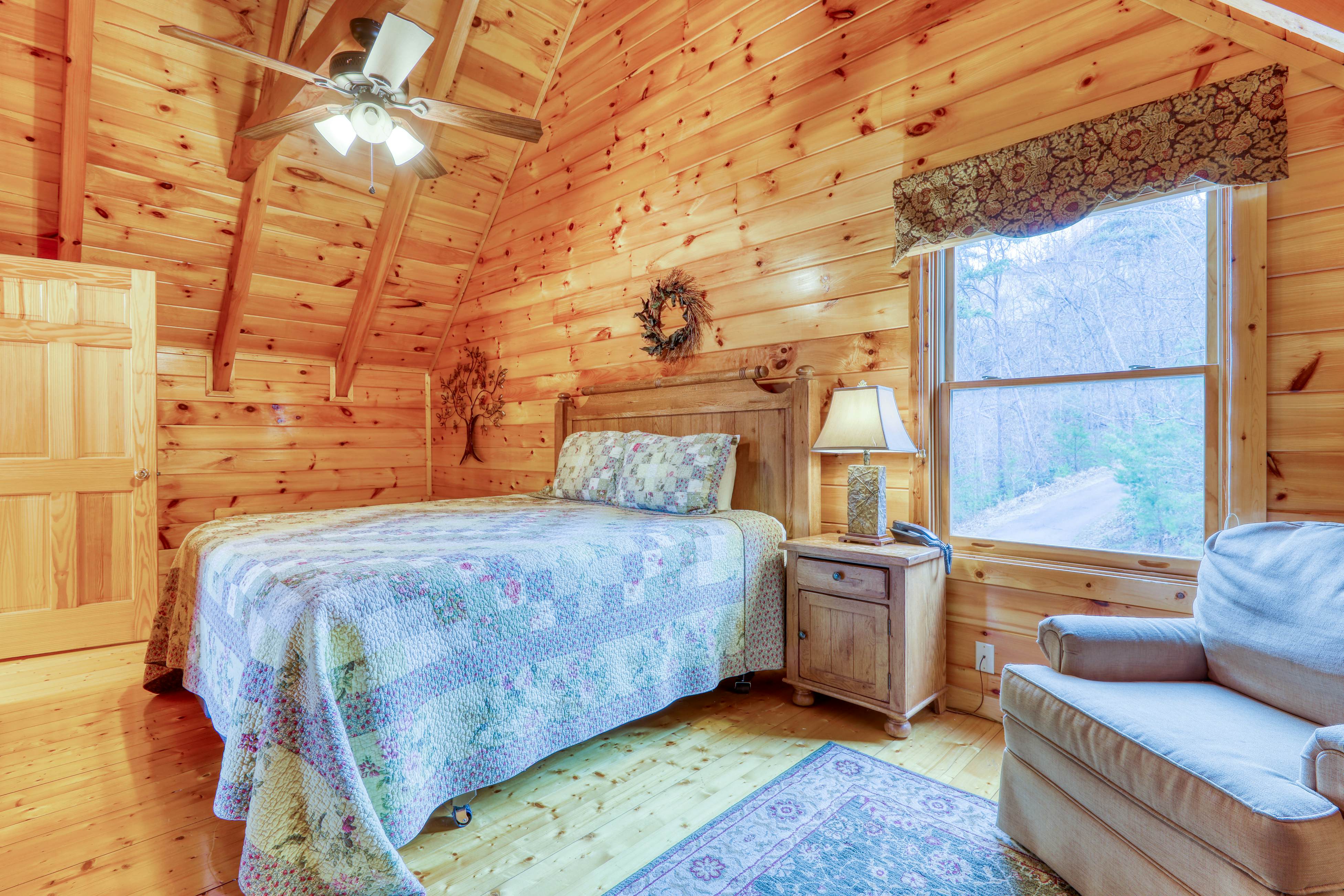 Hilltop cabin w/Free Attraction Tickets, hot tub, game room, views & resort pool