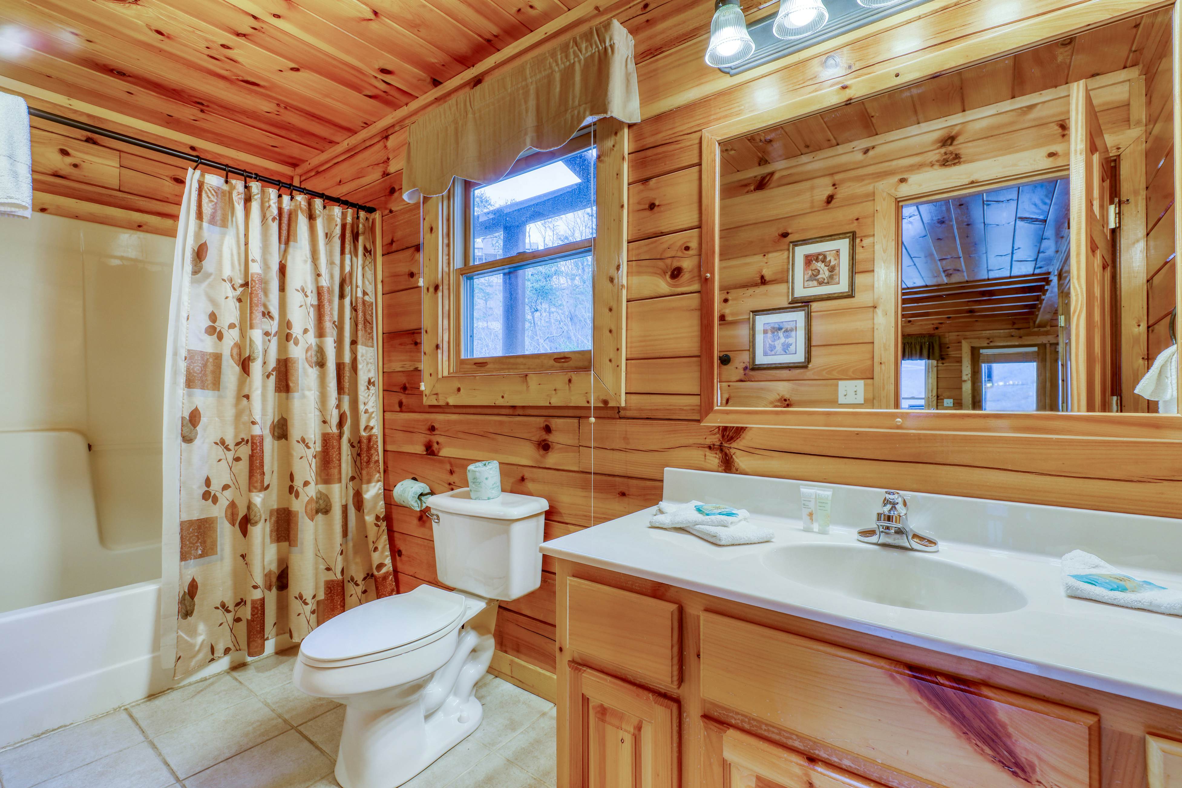 Hilltop cabin w/Free Attraction Tickets, hot tub, game room, views & resort pool