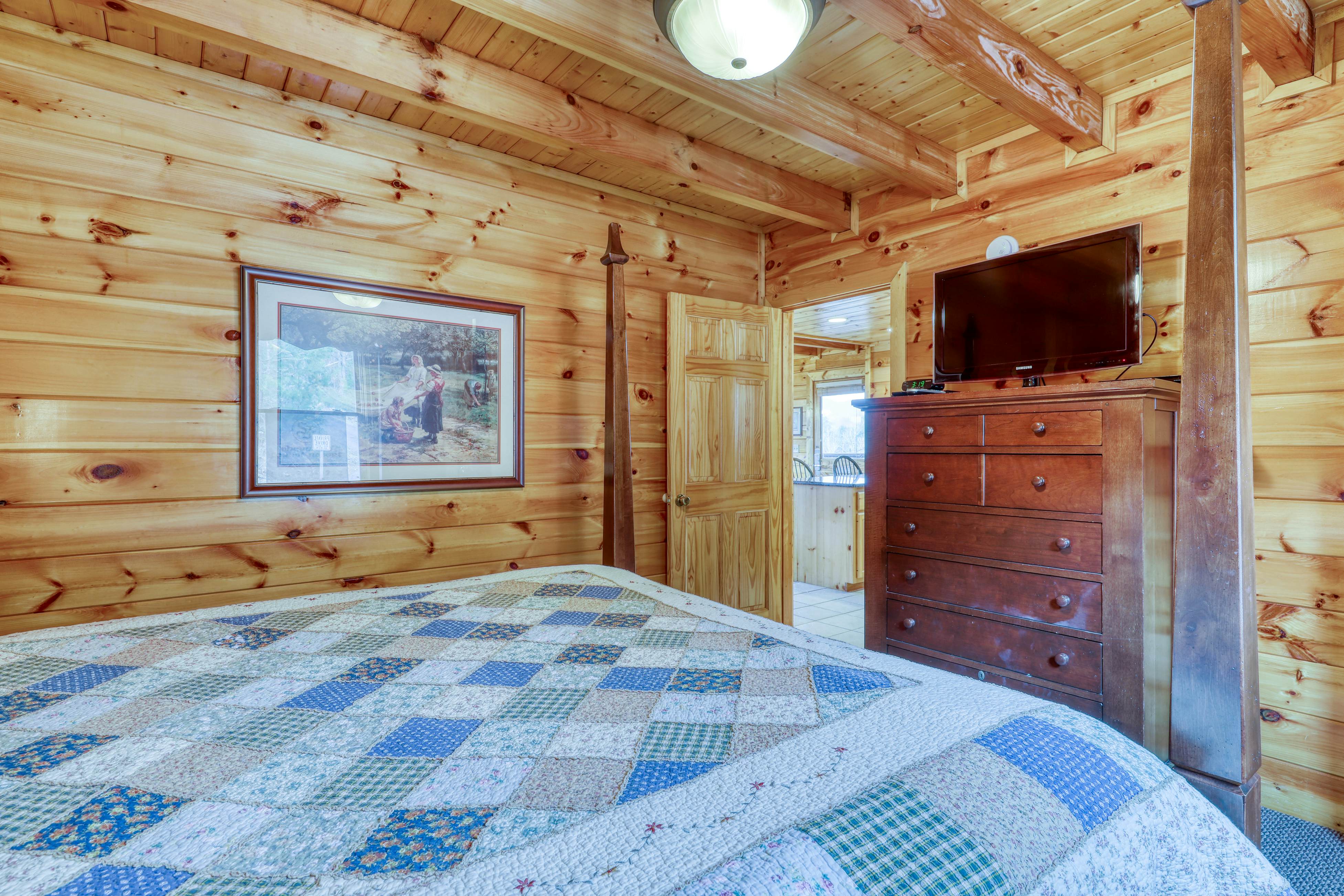 Hilltop cabin w/Free Attraction Tickets, hot tub, game room, views & resort pool