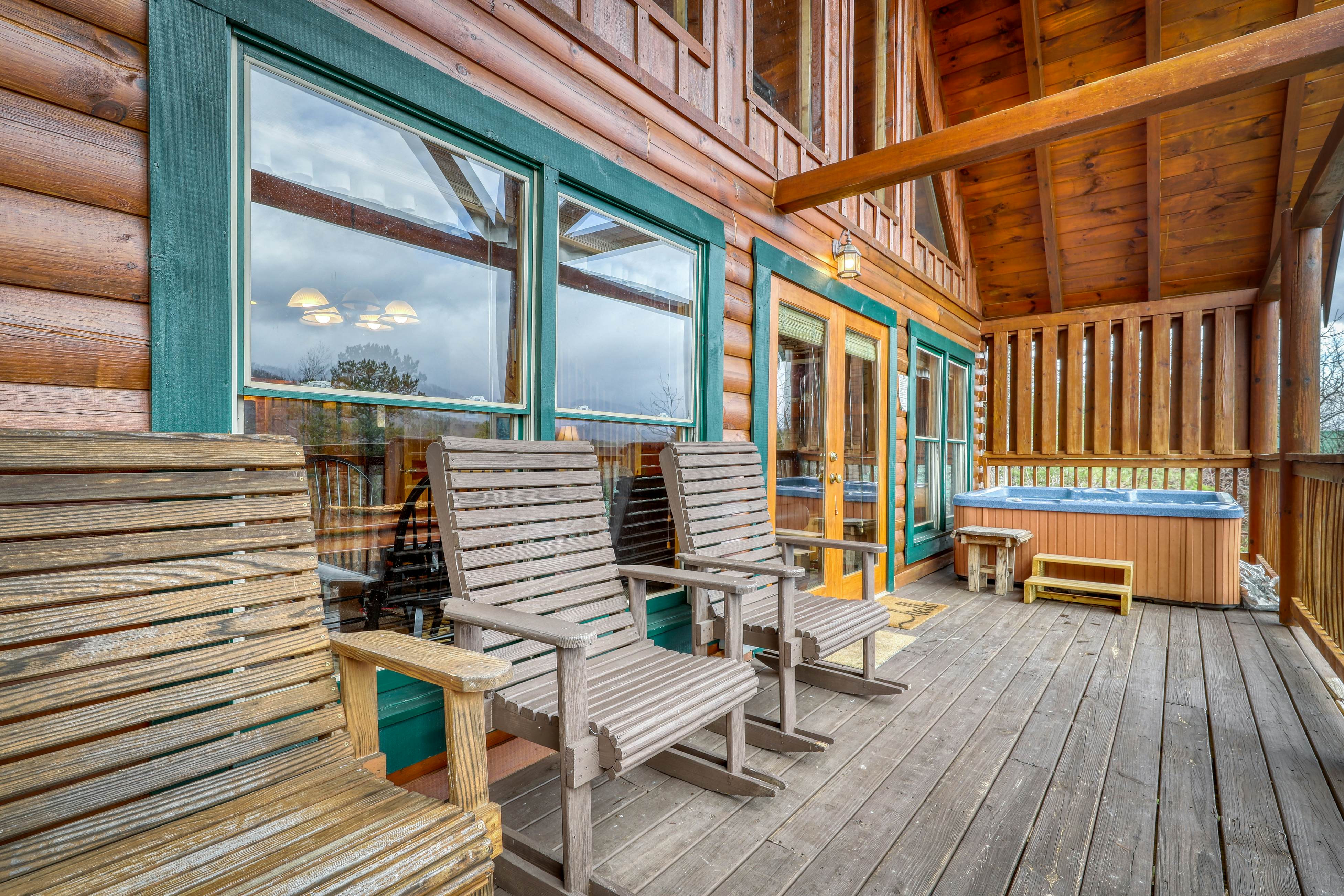 Hilltop cabin w/Free Attraction Tickets, hot tub, game room, views & resort pool