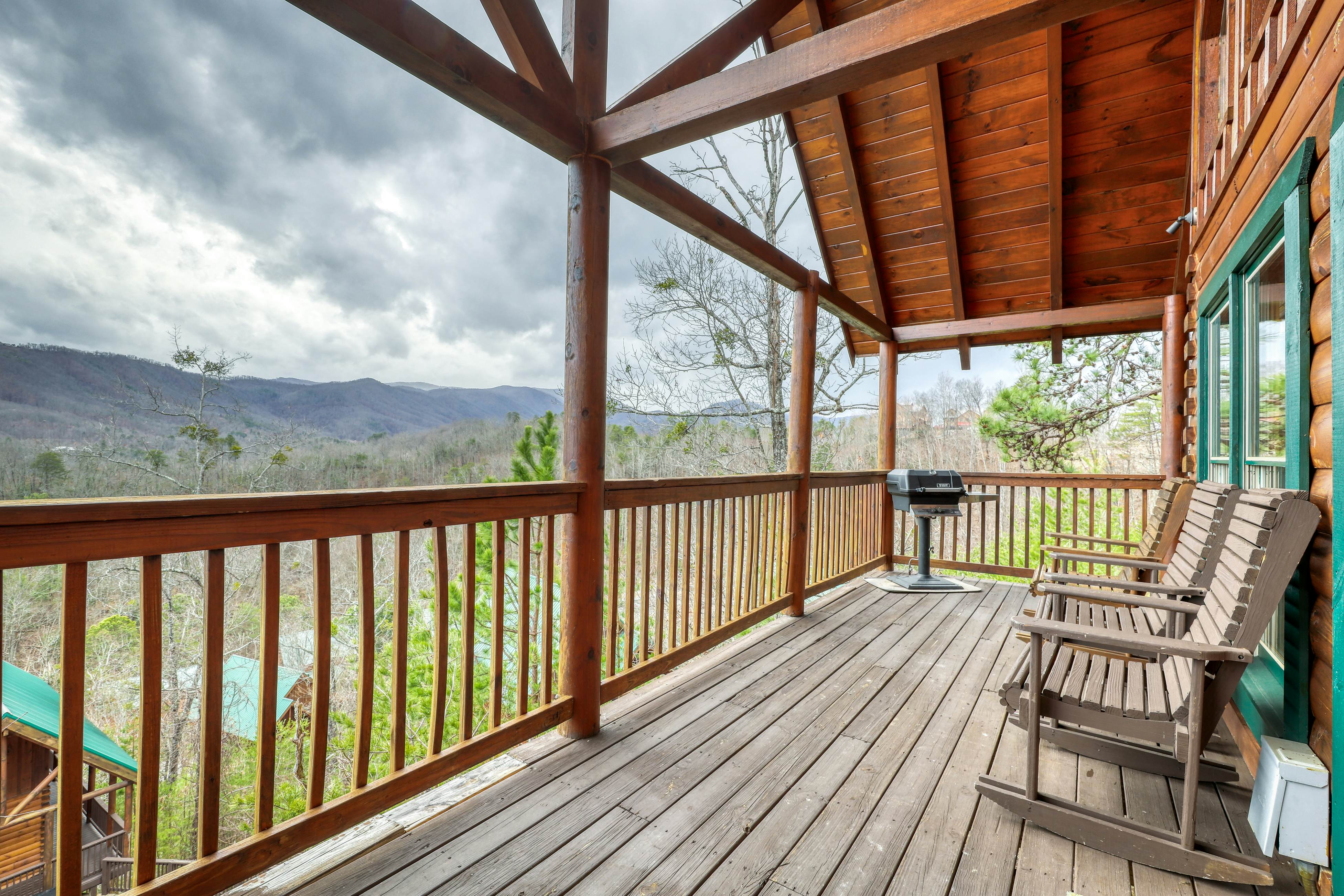 Hilltop cabin w/Free Attraction Tickets, hot tub, game room, views & resort pool