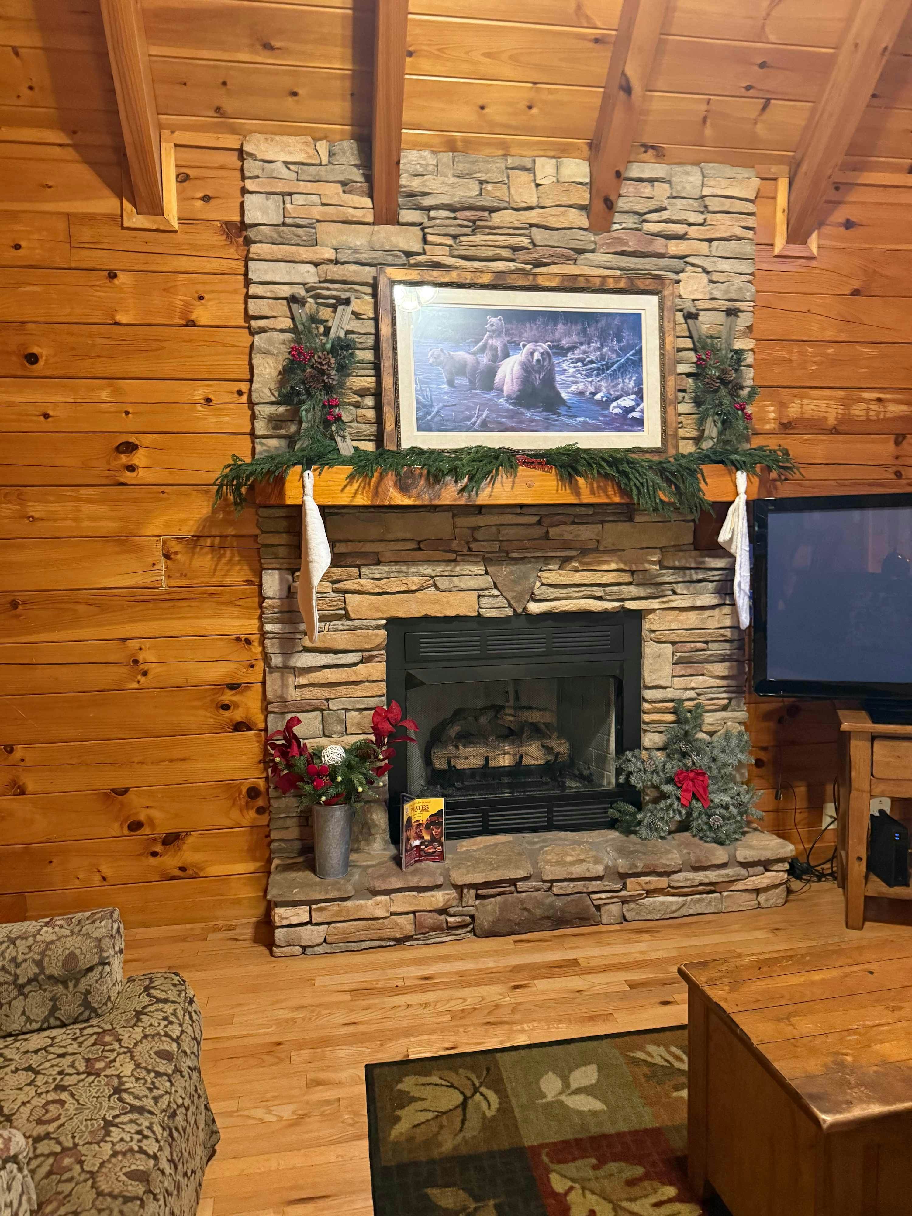 Hilltop cabin w/Free Attraction Tickets, hot tub, game room, views & resort pool