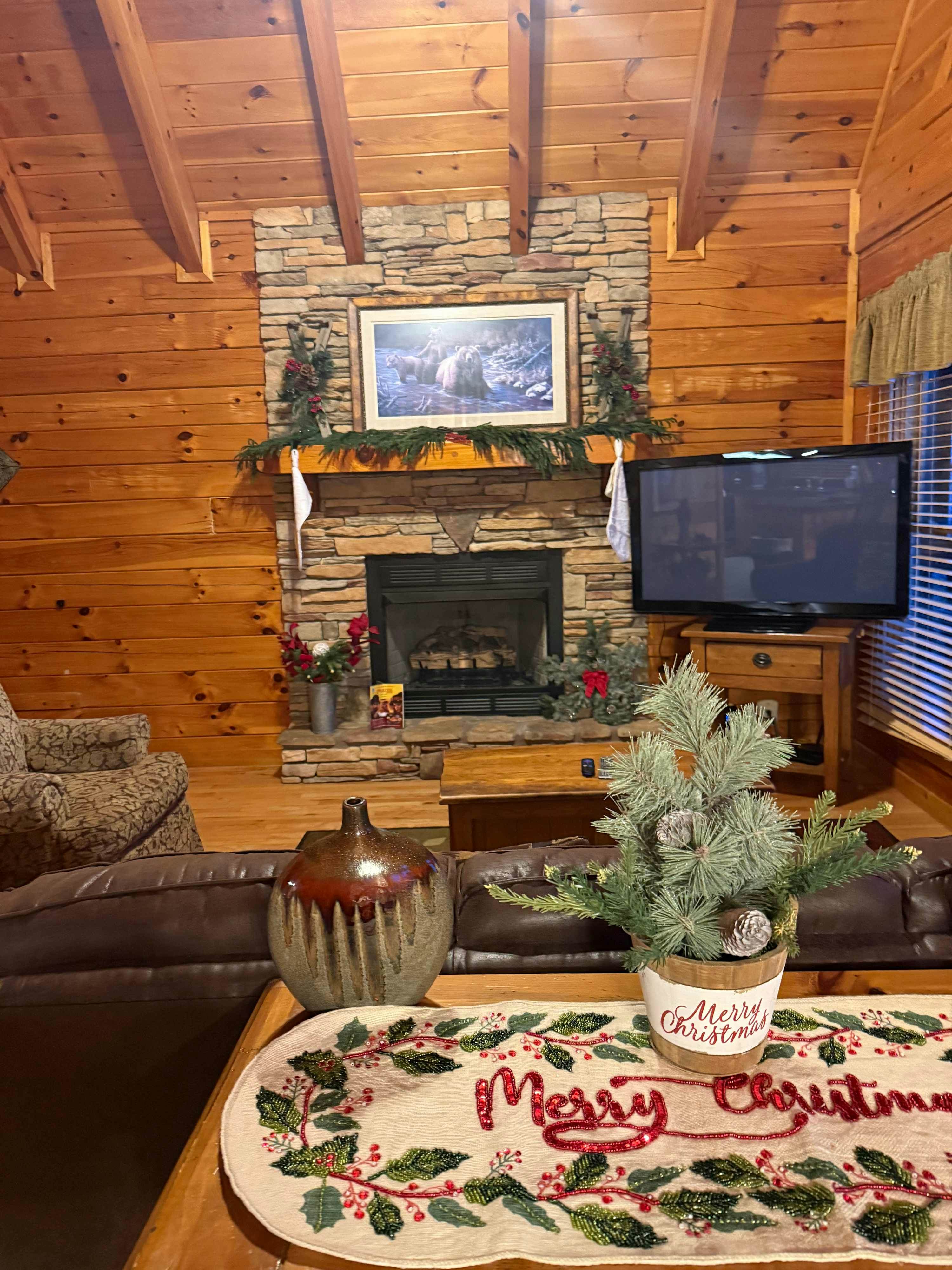 Hilltop cabin w/Free Attraction Tickets, hot tub, game room, views & resort pool