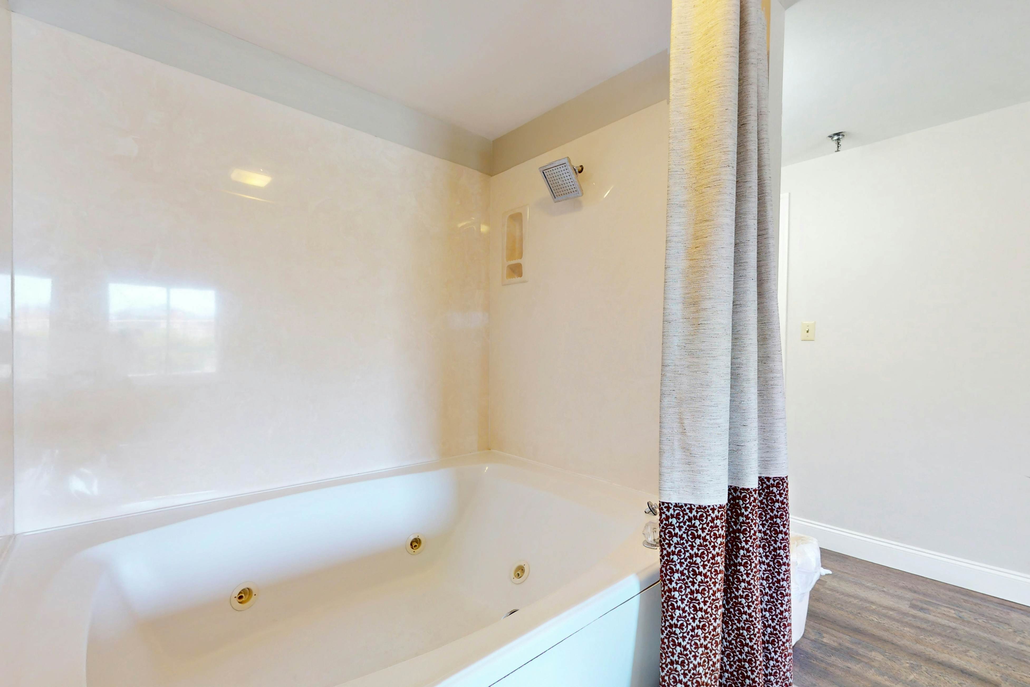 Retreat w/ Pool | Close to Pigeon Forge Main Parkway | Free Attraction Tickets