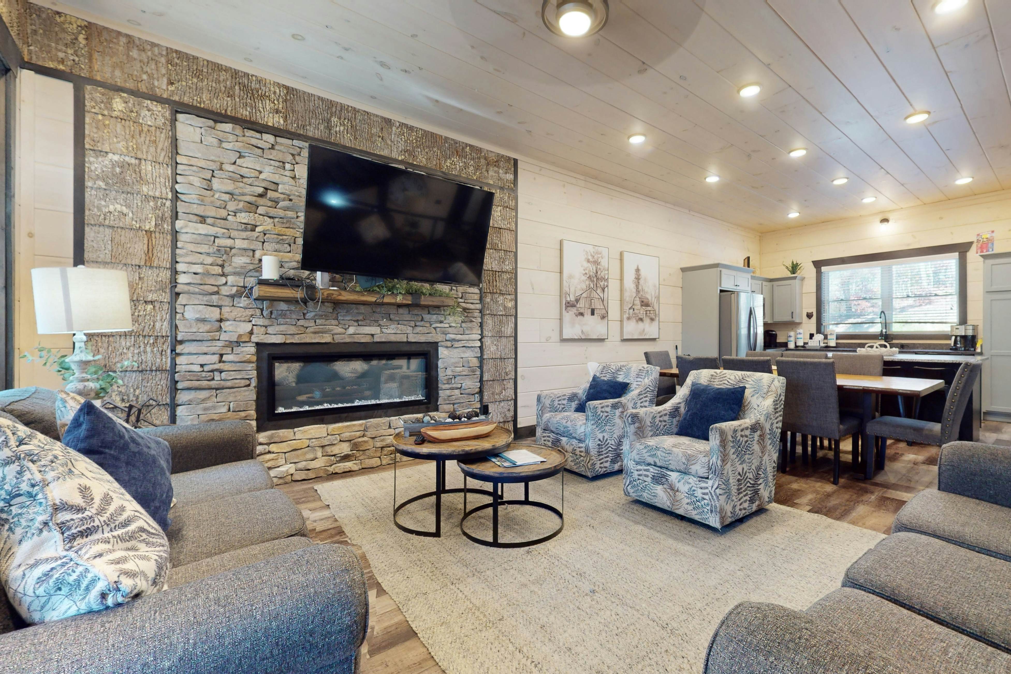 Cozy Cabin, Sleep 12・Indoor pool・Theater/Game Room