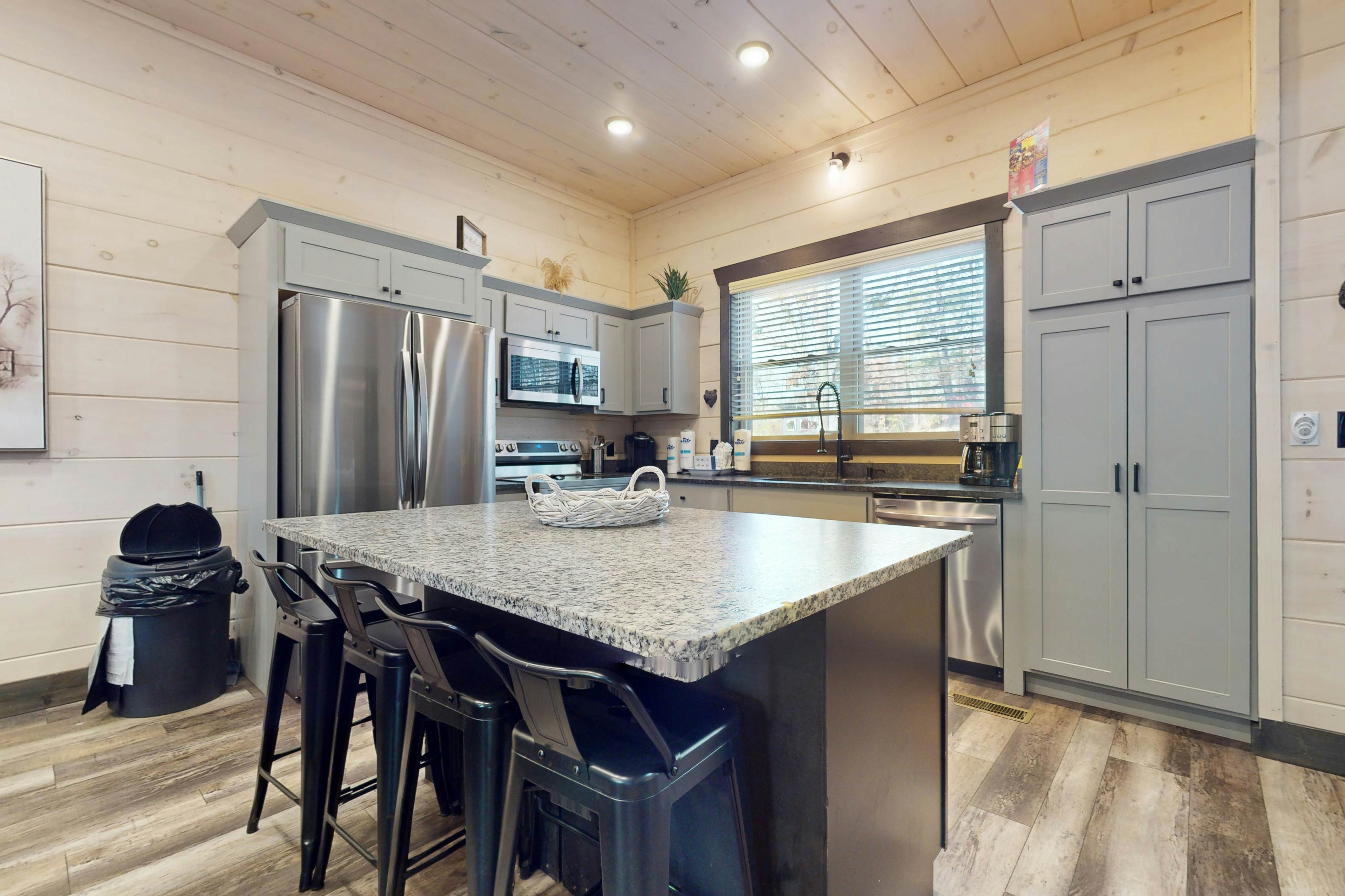 Cozy Cabin, Sleep 12・Indoor pool・Theater/Game Room