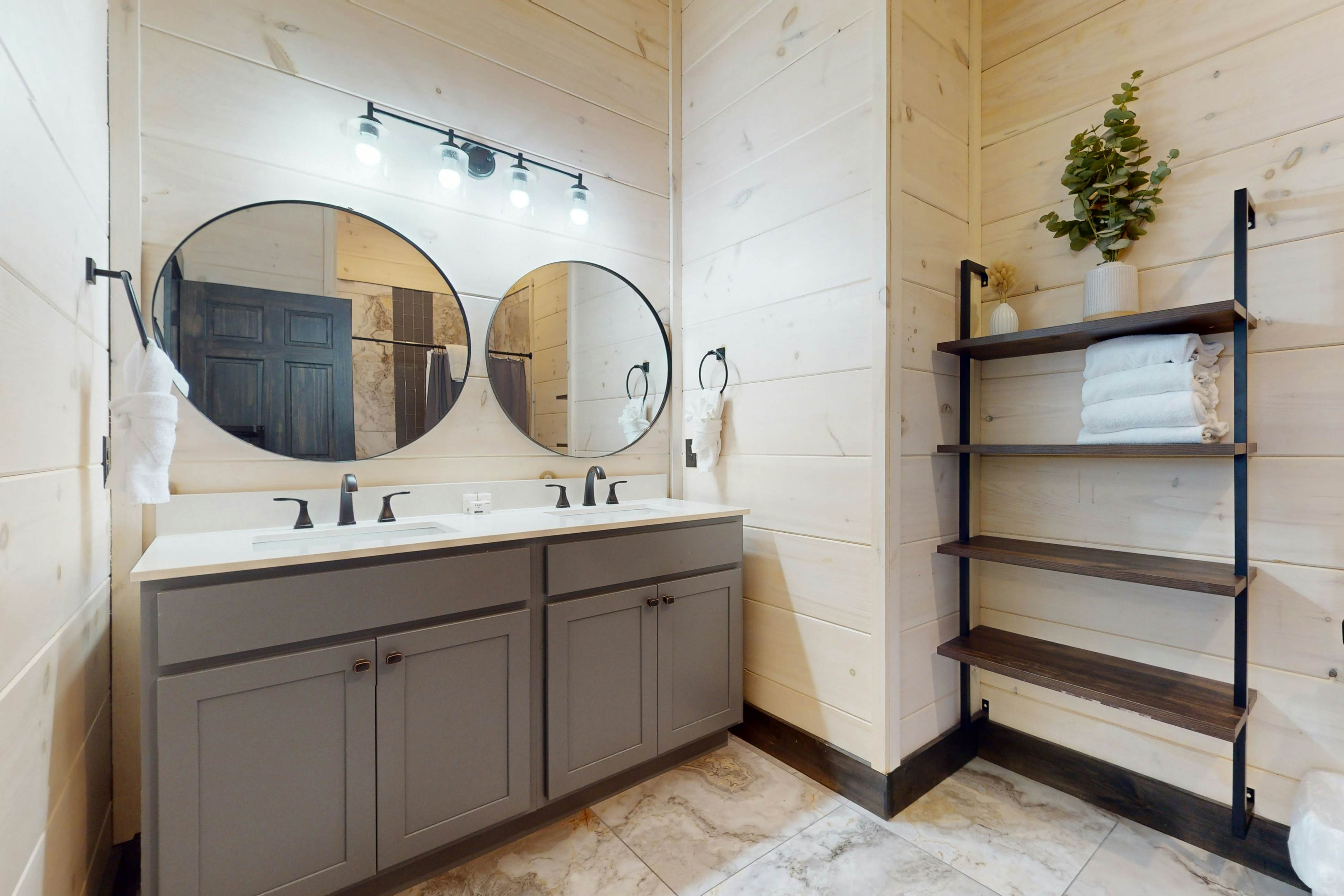 Cozy Cabin, Sleep 12・Indoor pool・Theater/Game Room