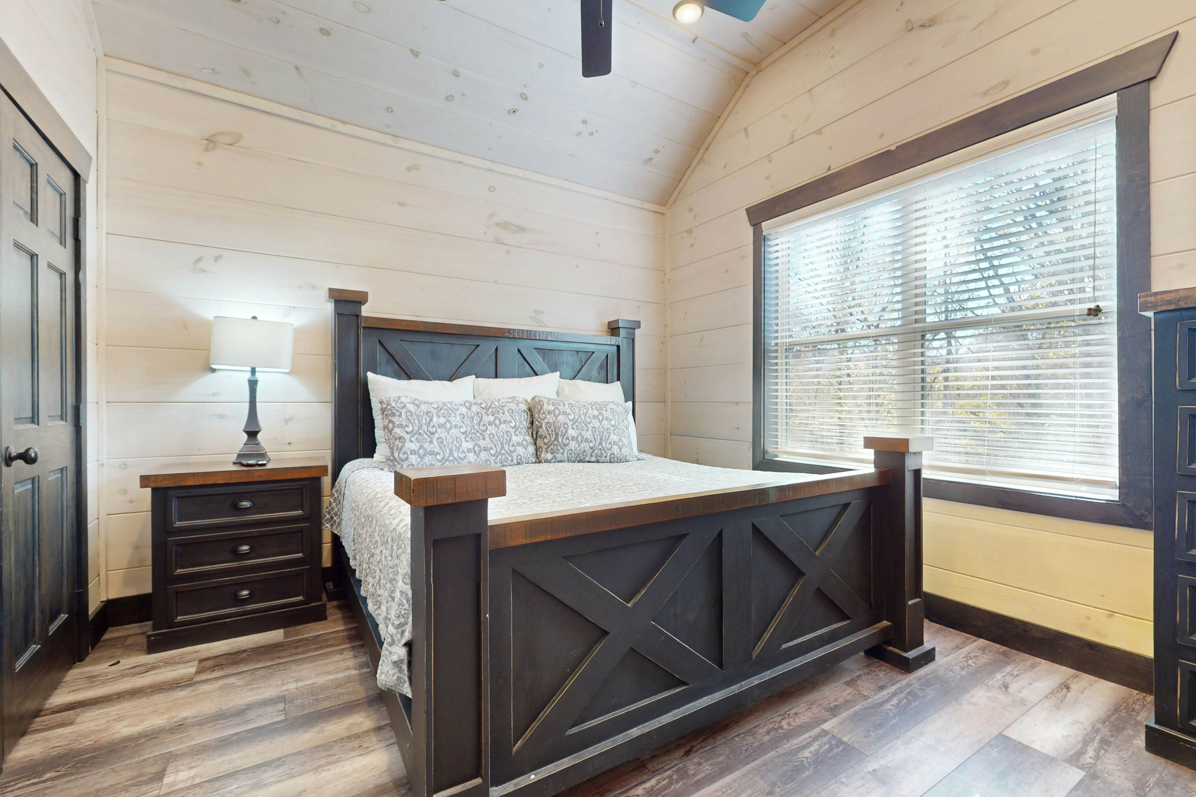 Cozy Cabin, Sleep 12・Indoor pool・Theater/Game Room