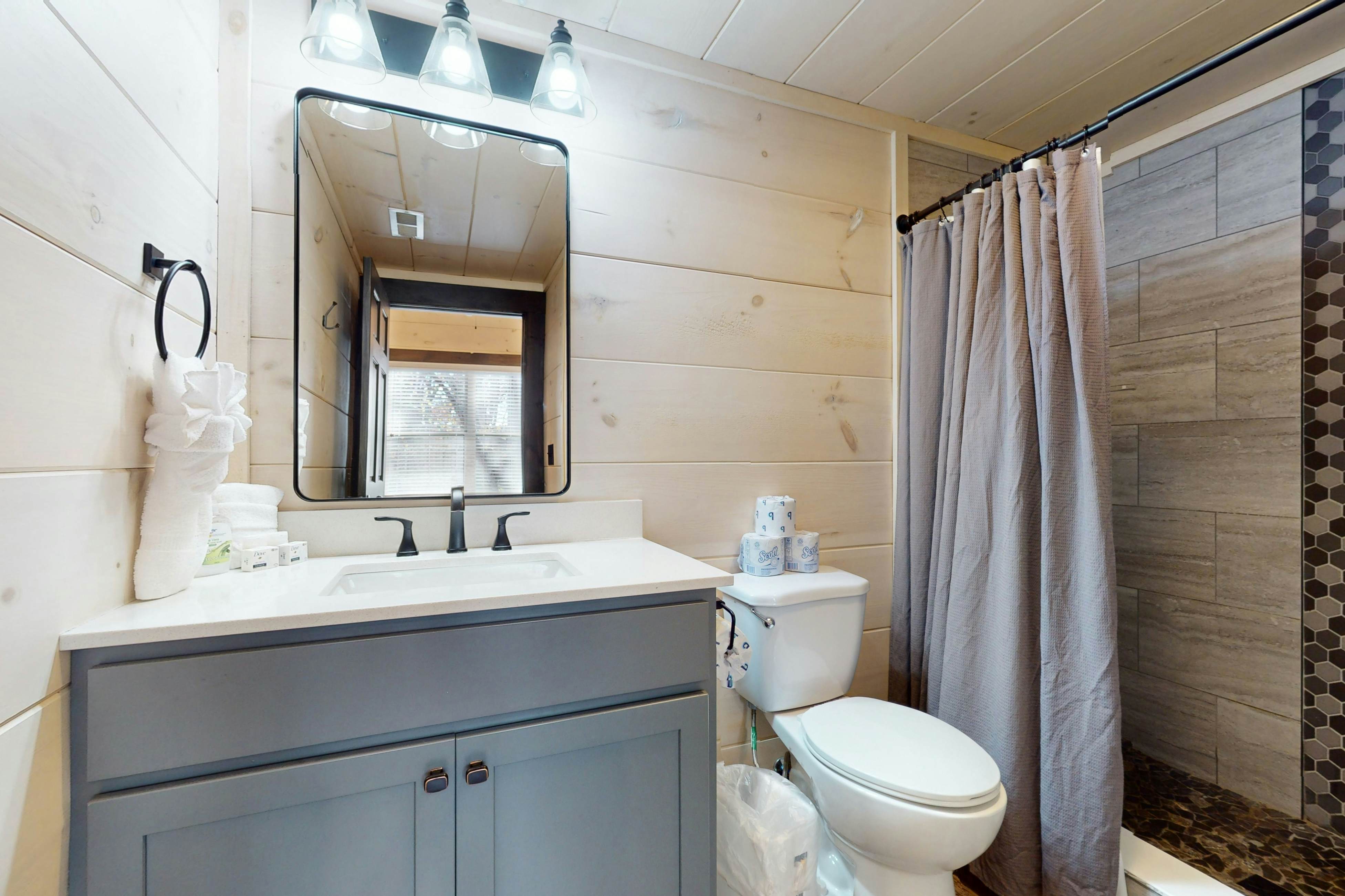 Cozy Cabin, Sleep 12・Indoor pool・Theater/Game Room