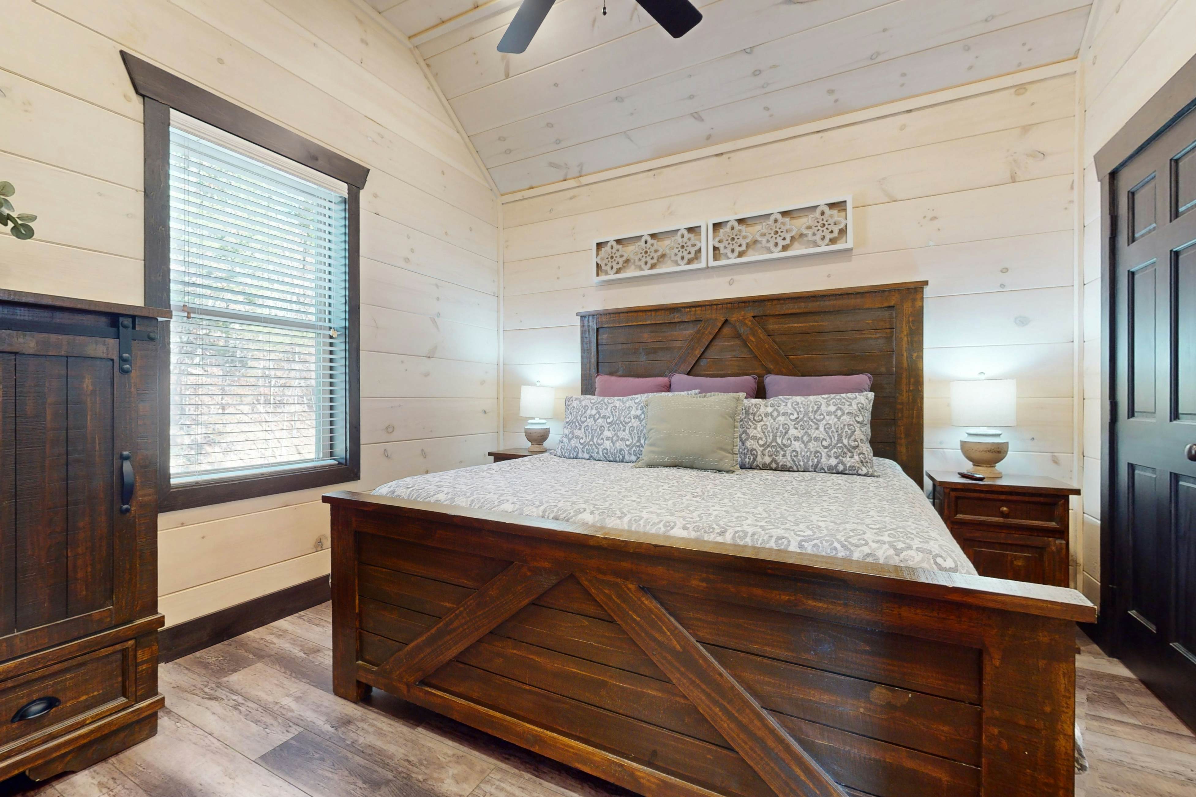 Cozy Cabin, Sleep 12・Indoor pool・Theater/Game Room