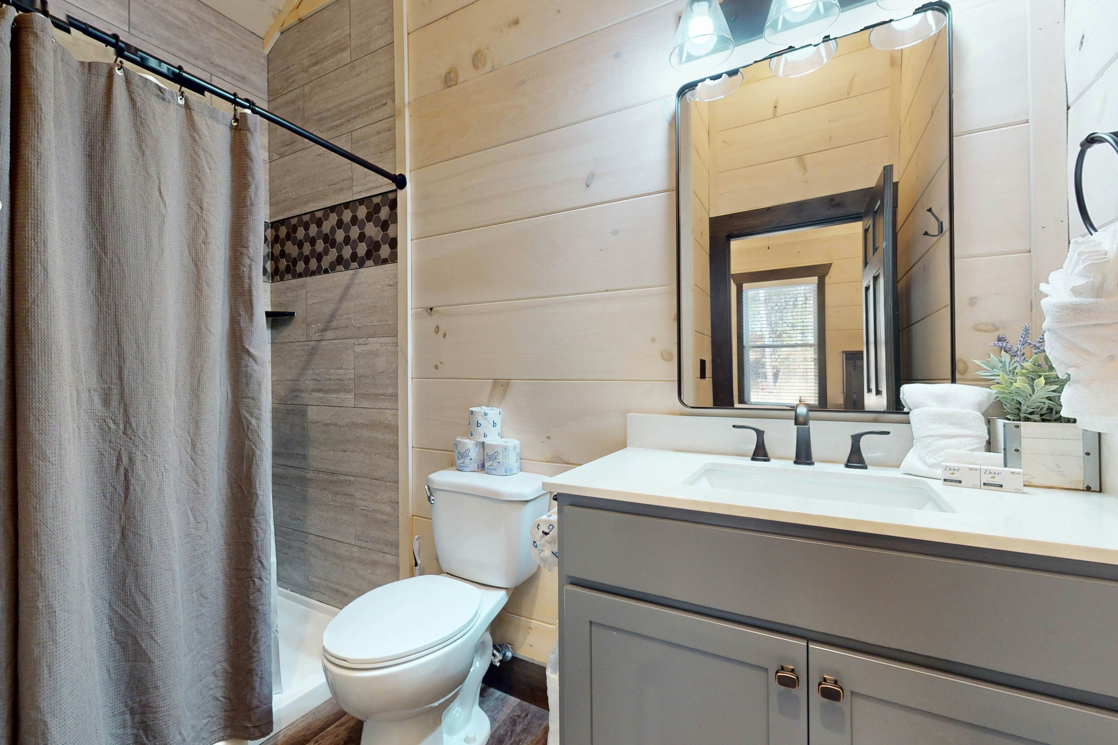 Cozy Cabin, Sleep 12・Indoor pool・Theater/Game Room