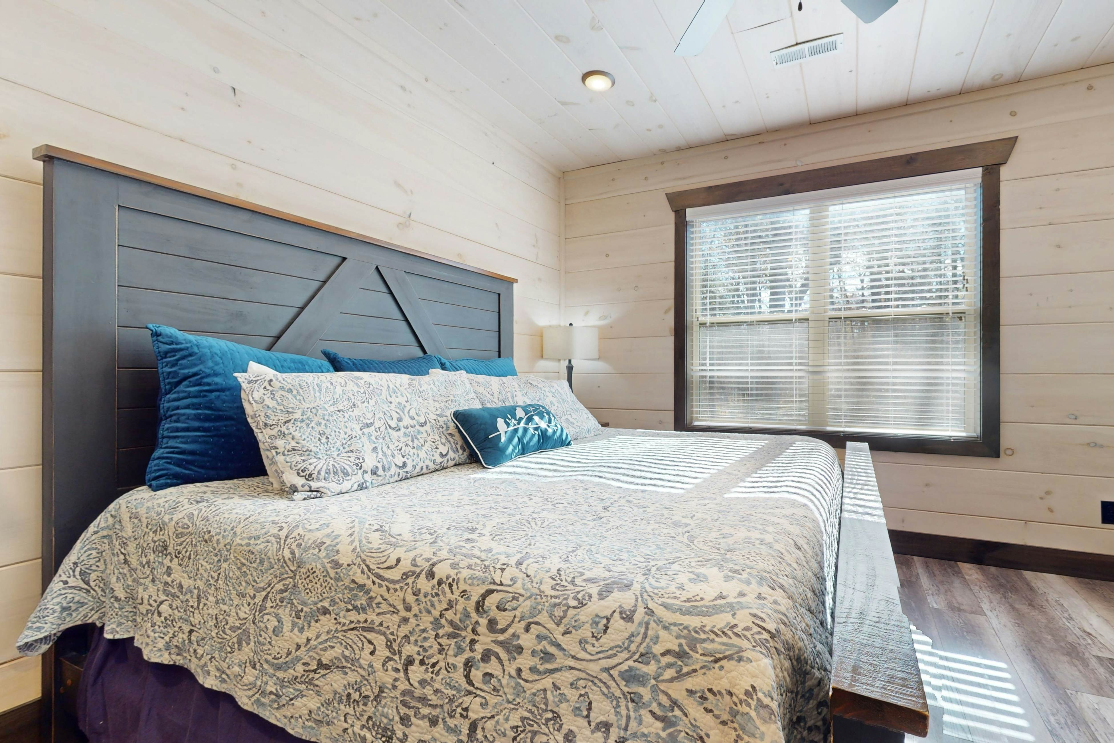 Cozy Cabin, Sleep 12・Indoor pool・Theater/Game Room