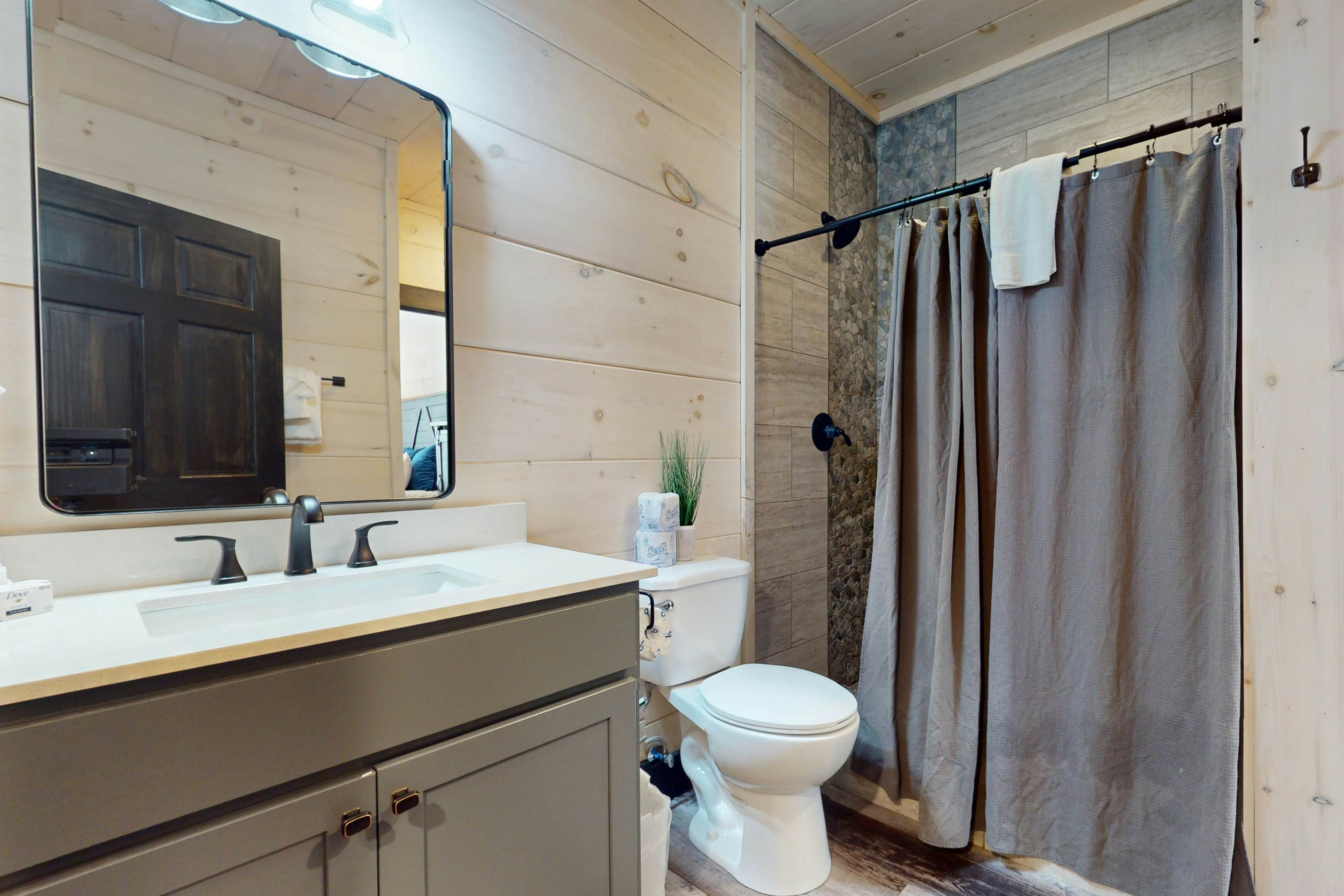 Cozy Cabin, Sleep 12・Indoor pool・Theater/Game Room