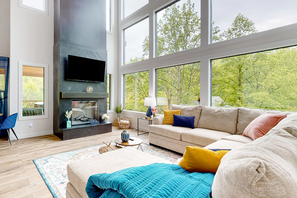 Newly Built Mtn View Home, Sleeps 8, Hot Tub, Games