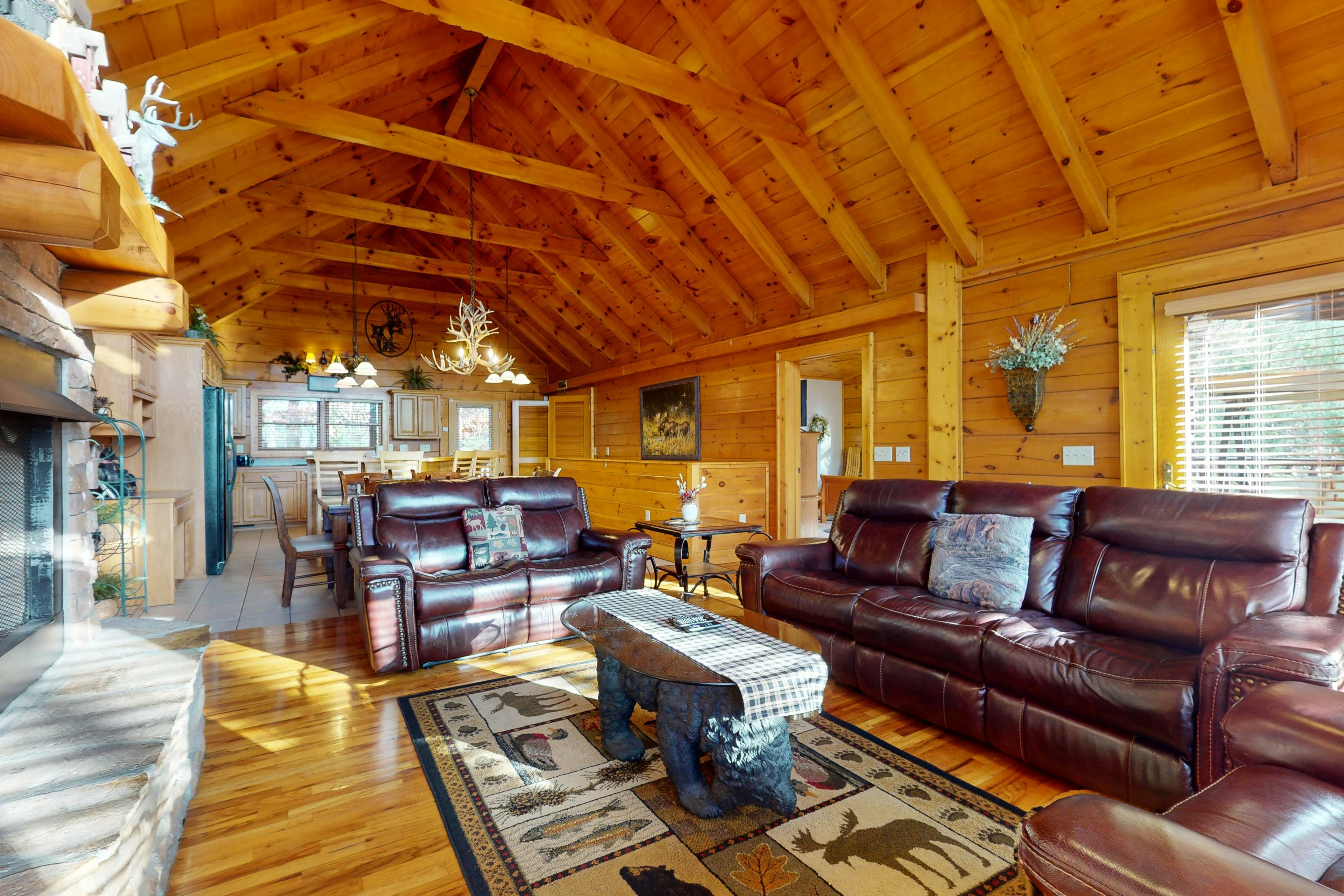 Mtn-view cabin with game room, private hot tub, pool, & free attraction tickets